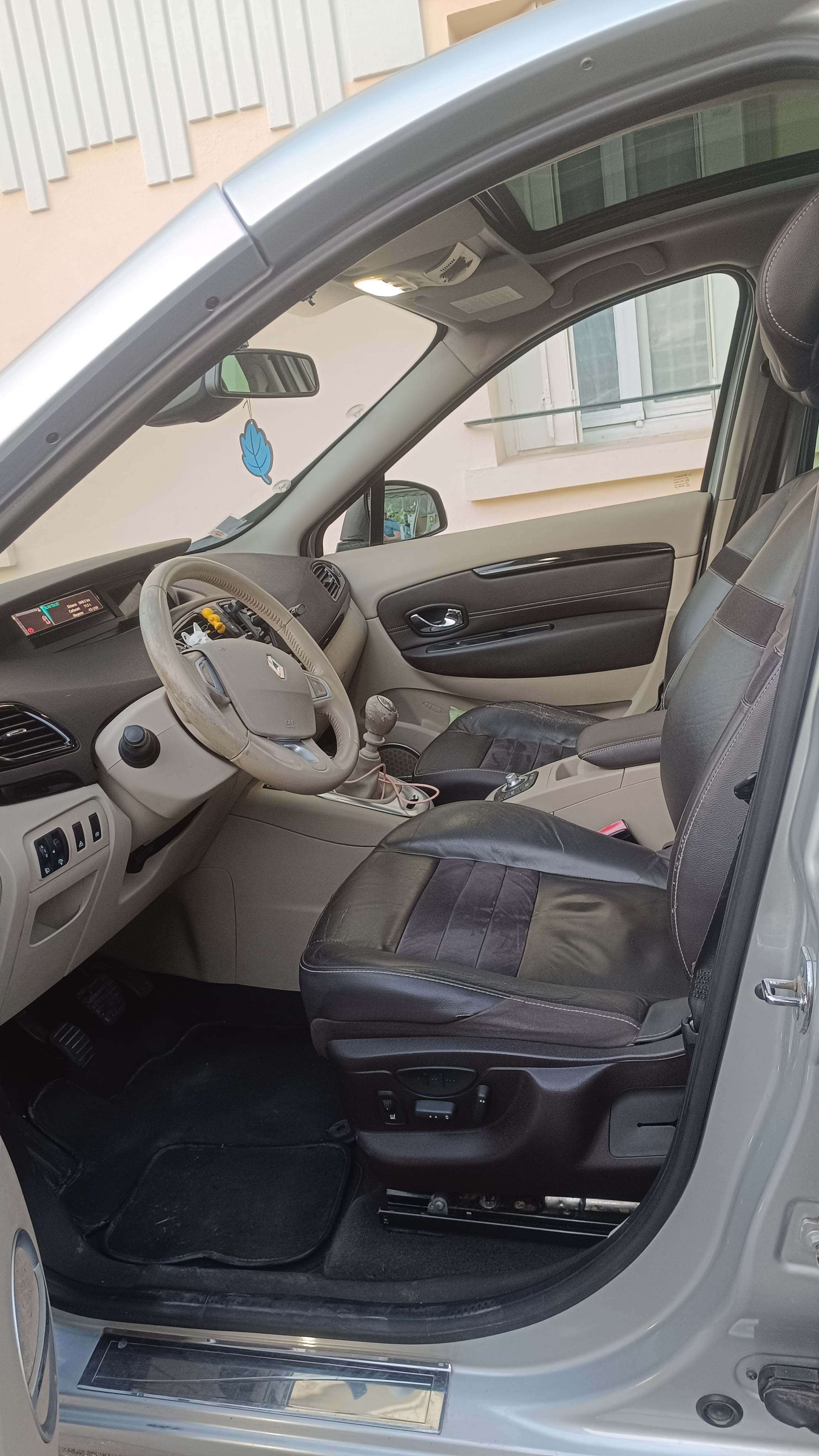 Renault Grand Scenic avec Siège bébé