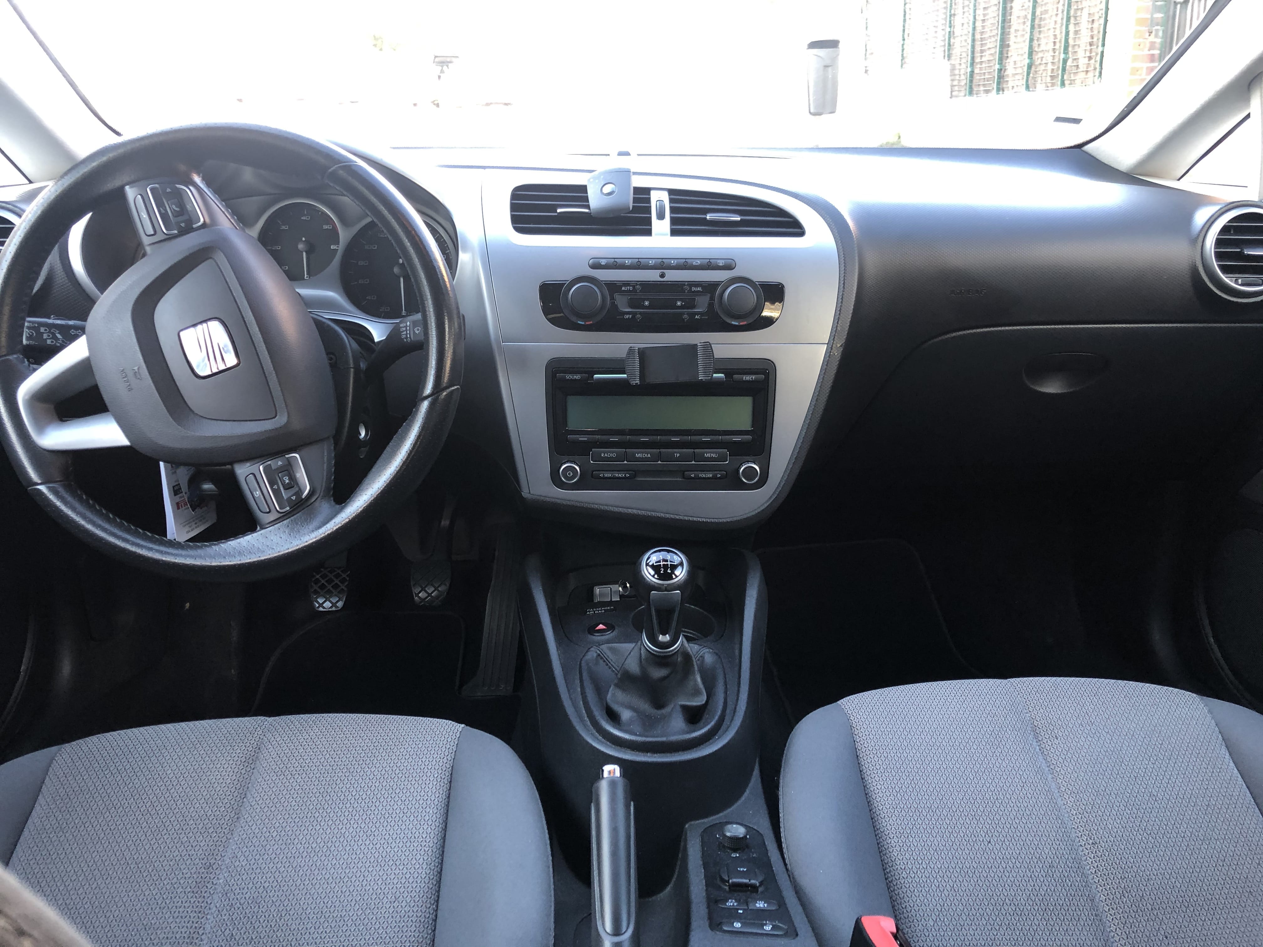 Seat Leon 1.6 TDI 105 cv con Audio Bluetooth