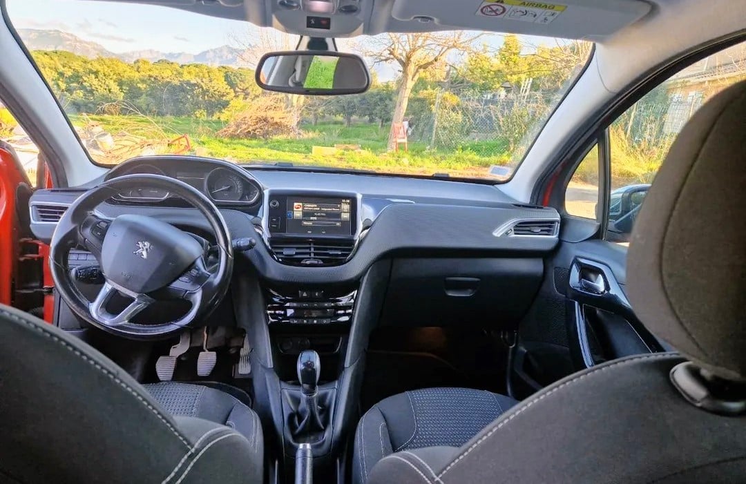 Peugeot 208 avec GPS
