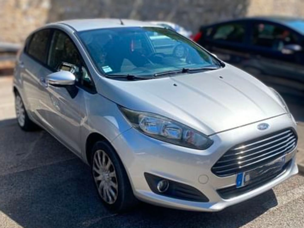 Ford Fiesta avec Siège bébé
