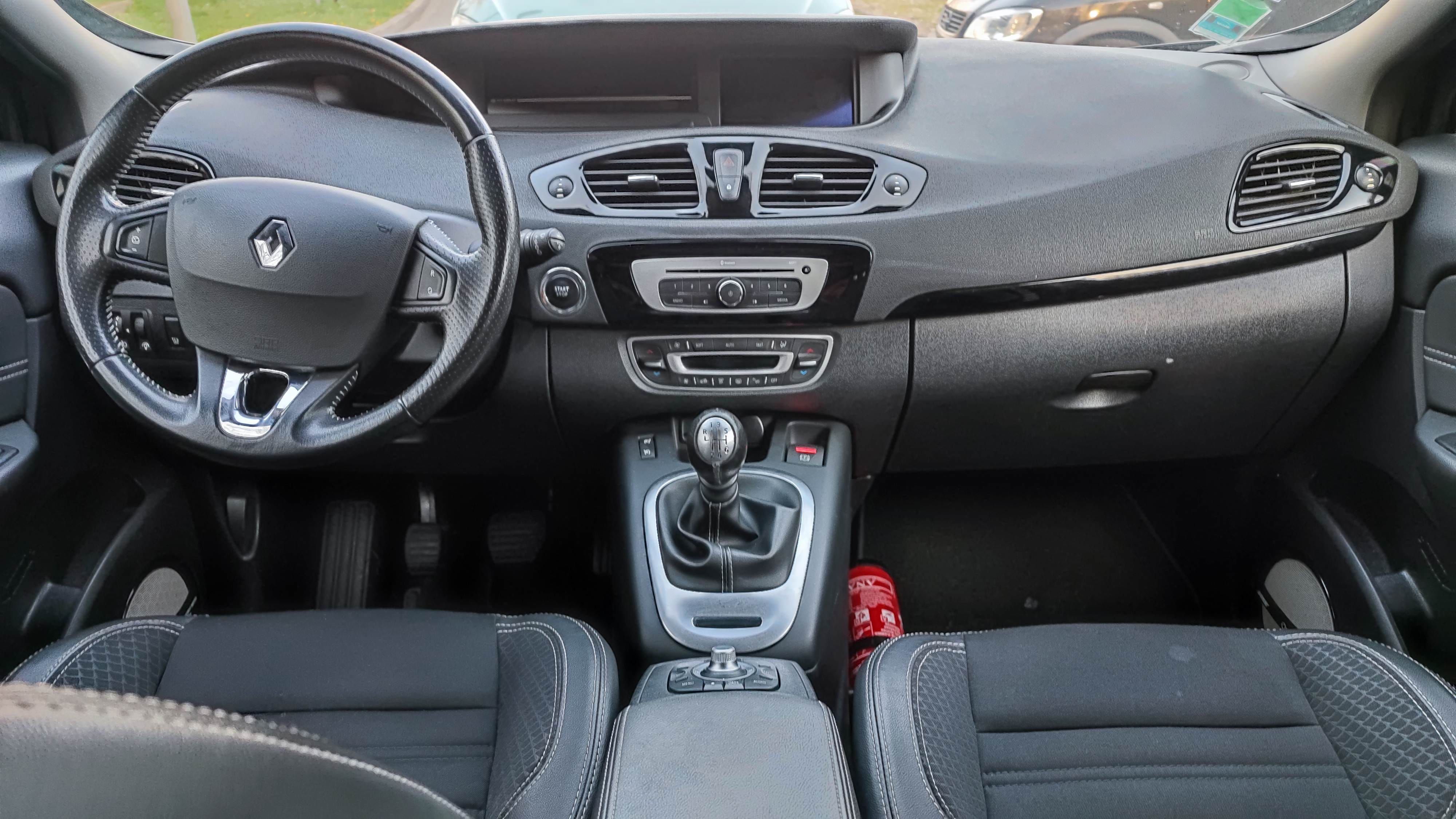 Renault Grand Scenic 7 places pneus 4 saisons avec GPS