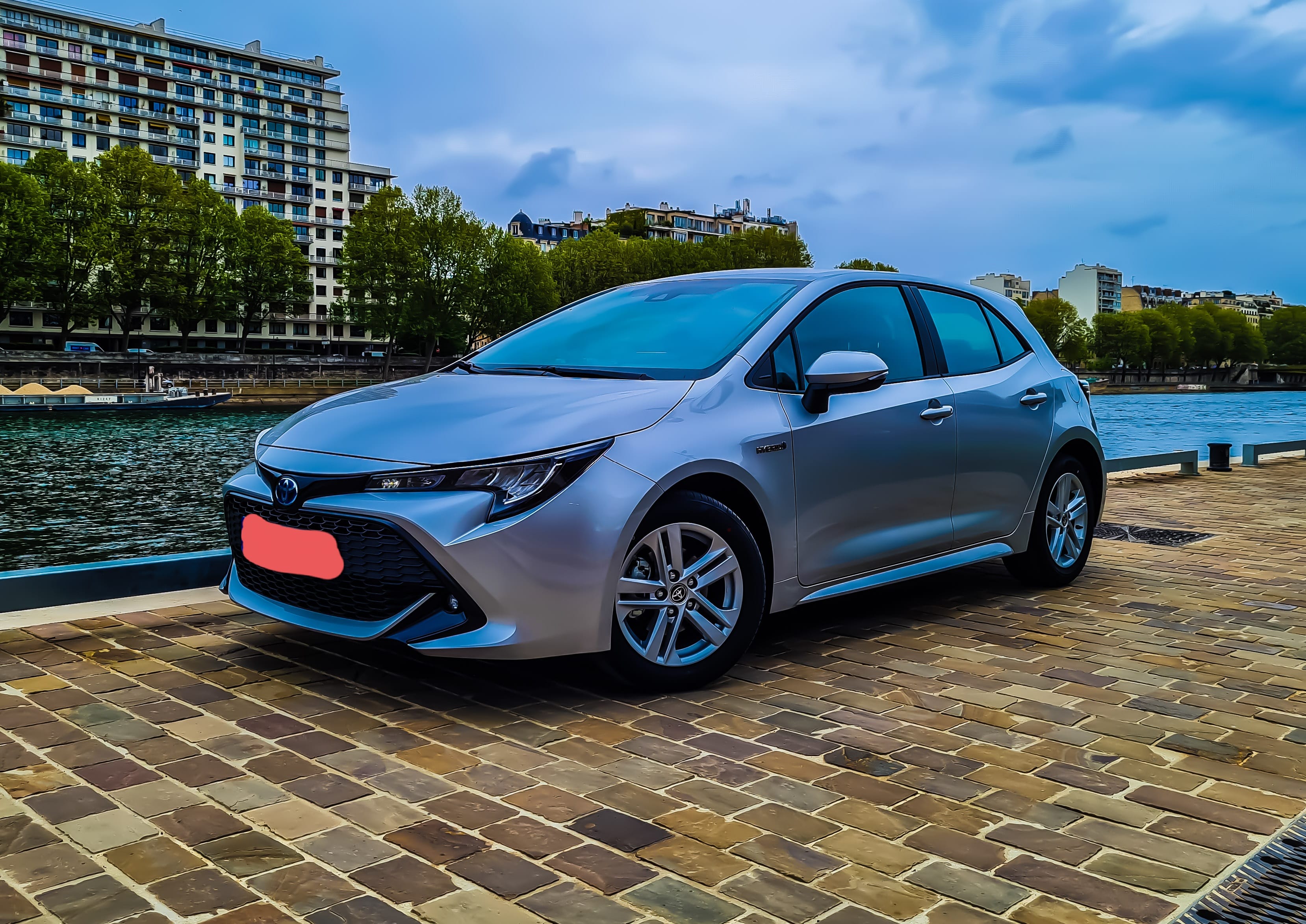 Toyota Corolla HYBRIDE Boîte Auto (FY917)(Clim, Connectivité Smartphone, Camera de recul, ...) #, 2021, Essence 98 / Électrique (hybride), automatique