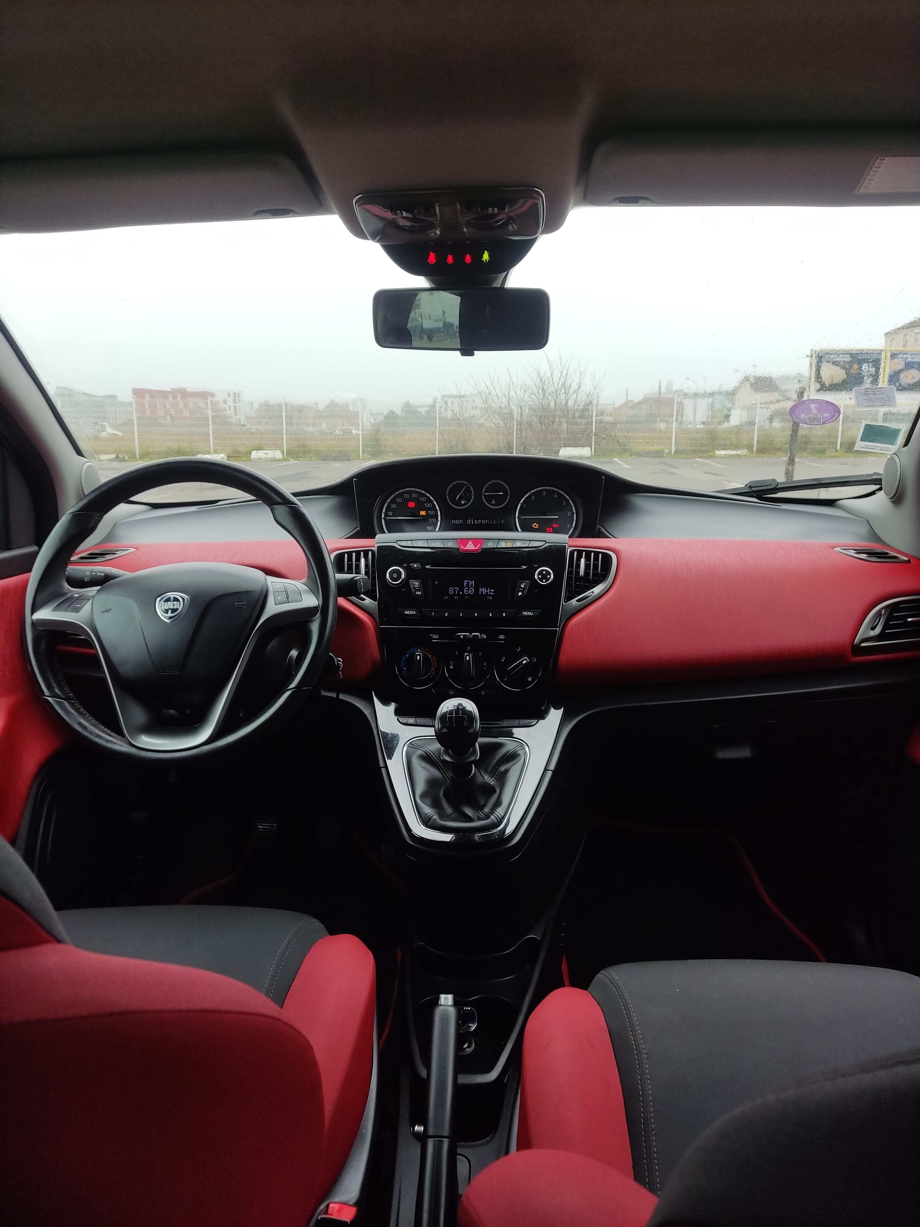 Lancia Ypsilon 1.2 essence 70 cv