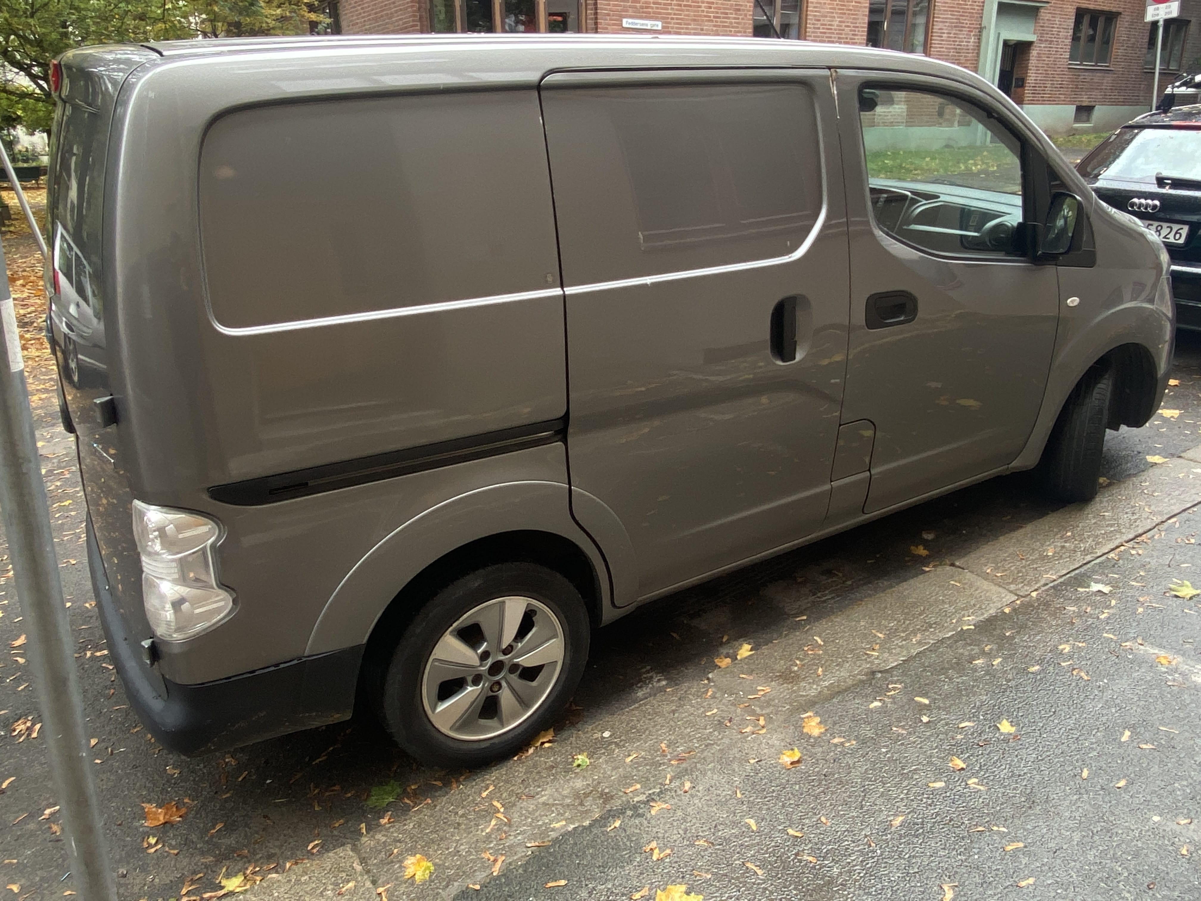Nissan e-NV200 Varebil 24 kWt grå with GPS