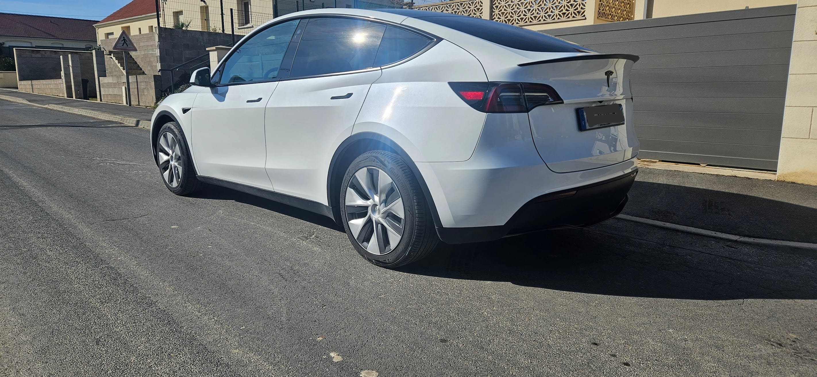 Tesla Model Y Standard Range avec GPS