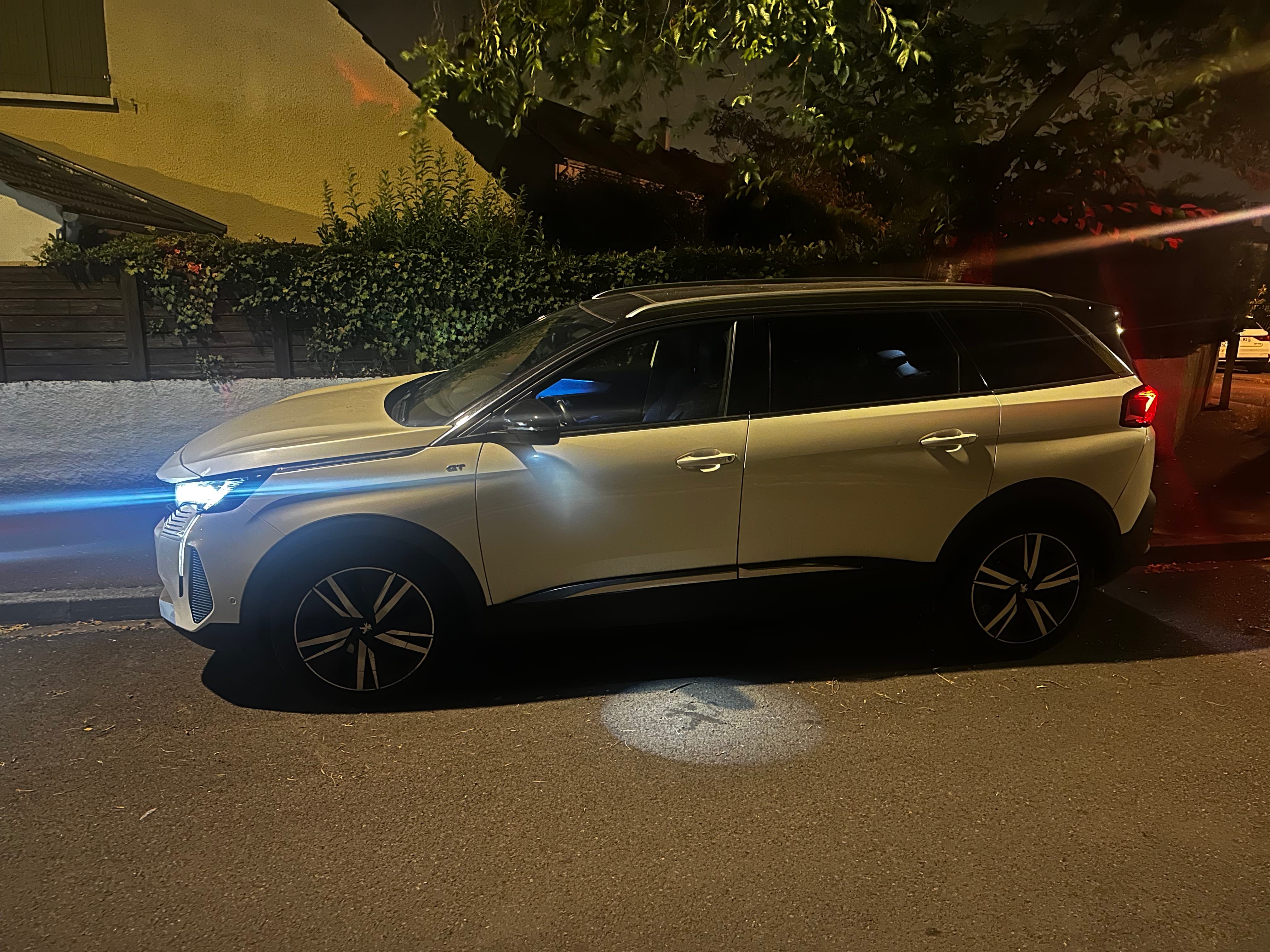 Peugeot 5008 1,2 130cv essence avec Climatisation