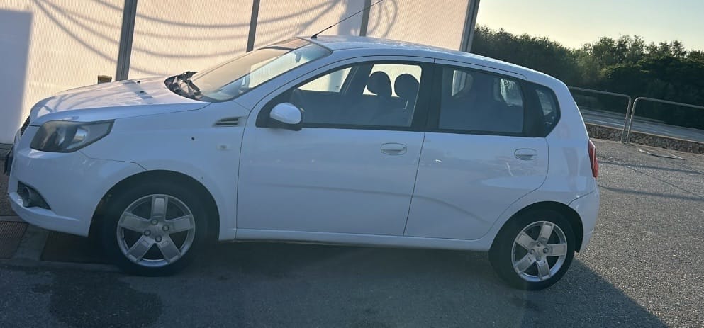 Chevrolet Aveo con Silla infantil