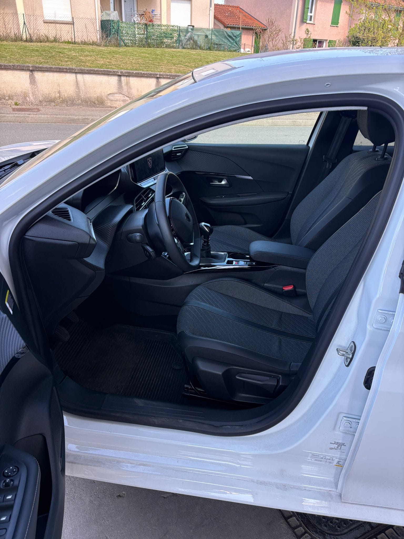 Peugeot 208 avec GPS