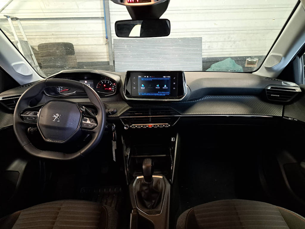Peugeot 208 avec GPS