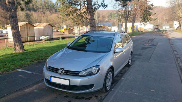Volkswagen Golf Kombi sparsamer Diesel mit Sitzheizung & viel Platz mit Klimaanlage
