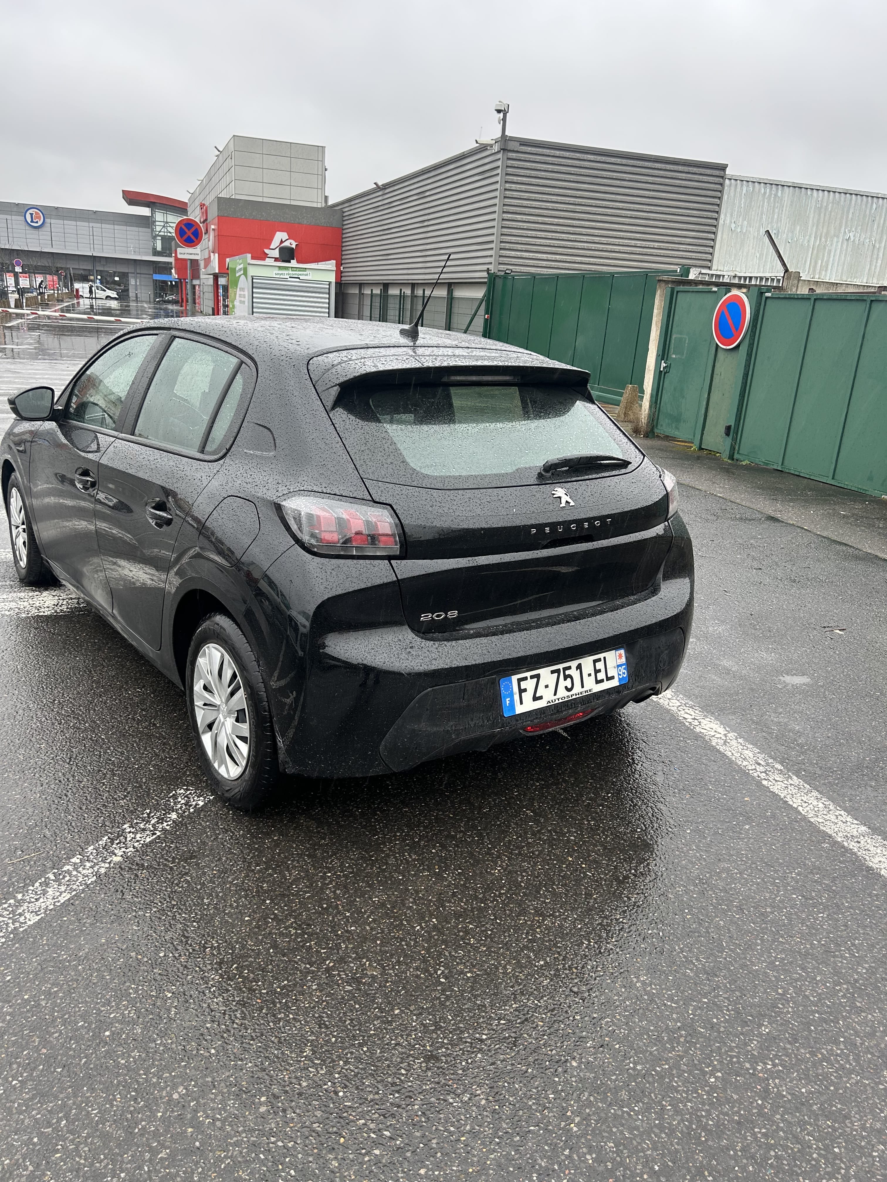 Peugeot 208 avec GPS