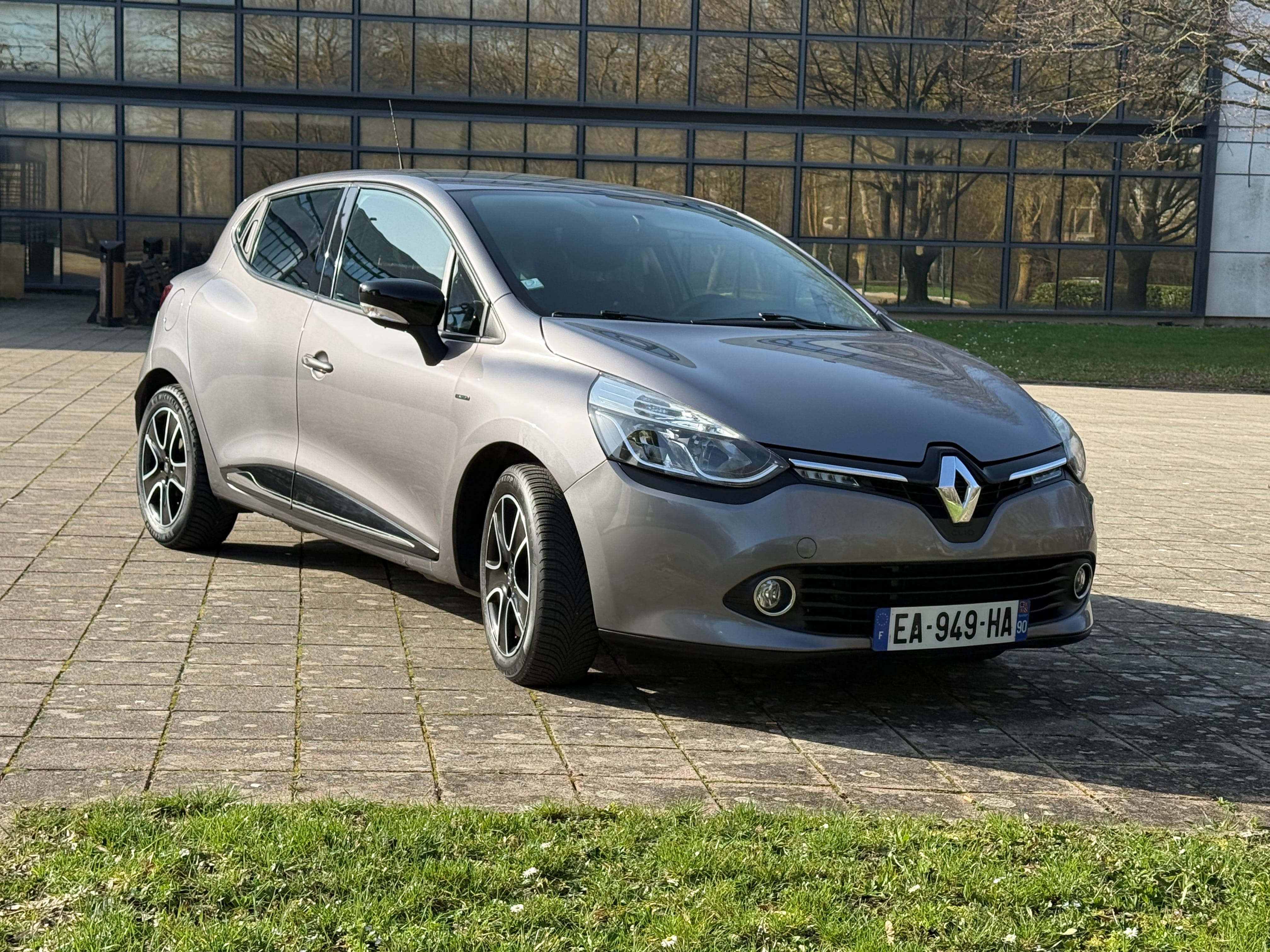 Renault Clio 4 Connectée - Gare de Metz 24h/24" avec Climatisation