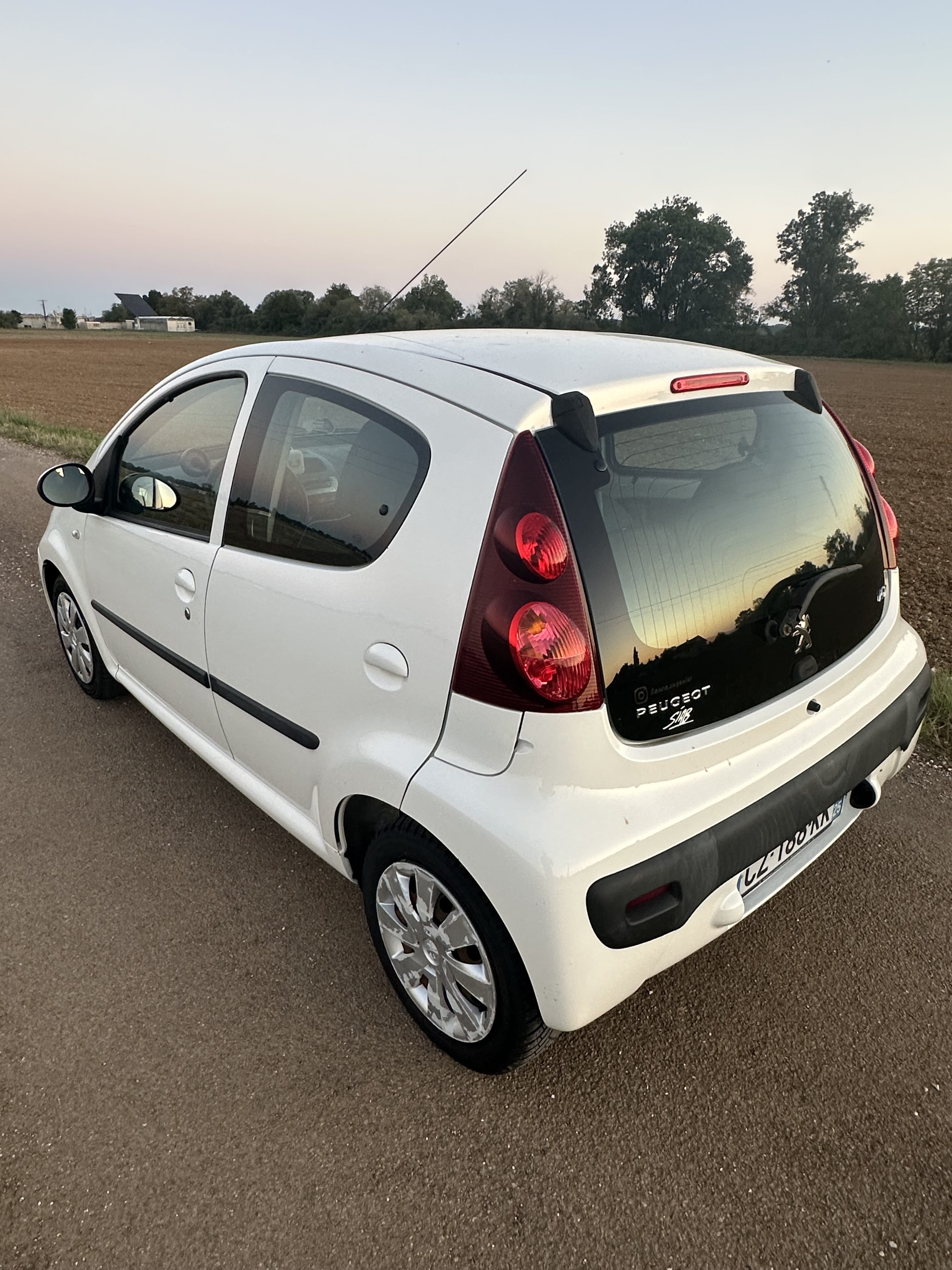 Peugeot 107 GARE SNCF avec Entrée audio / iPod