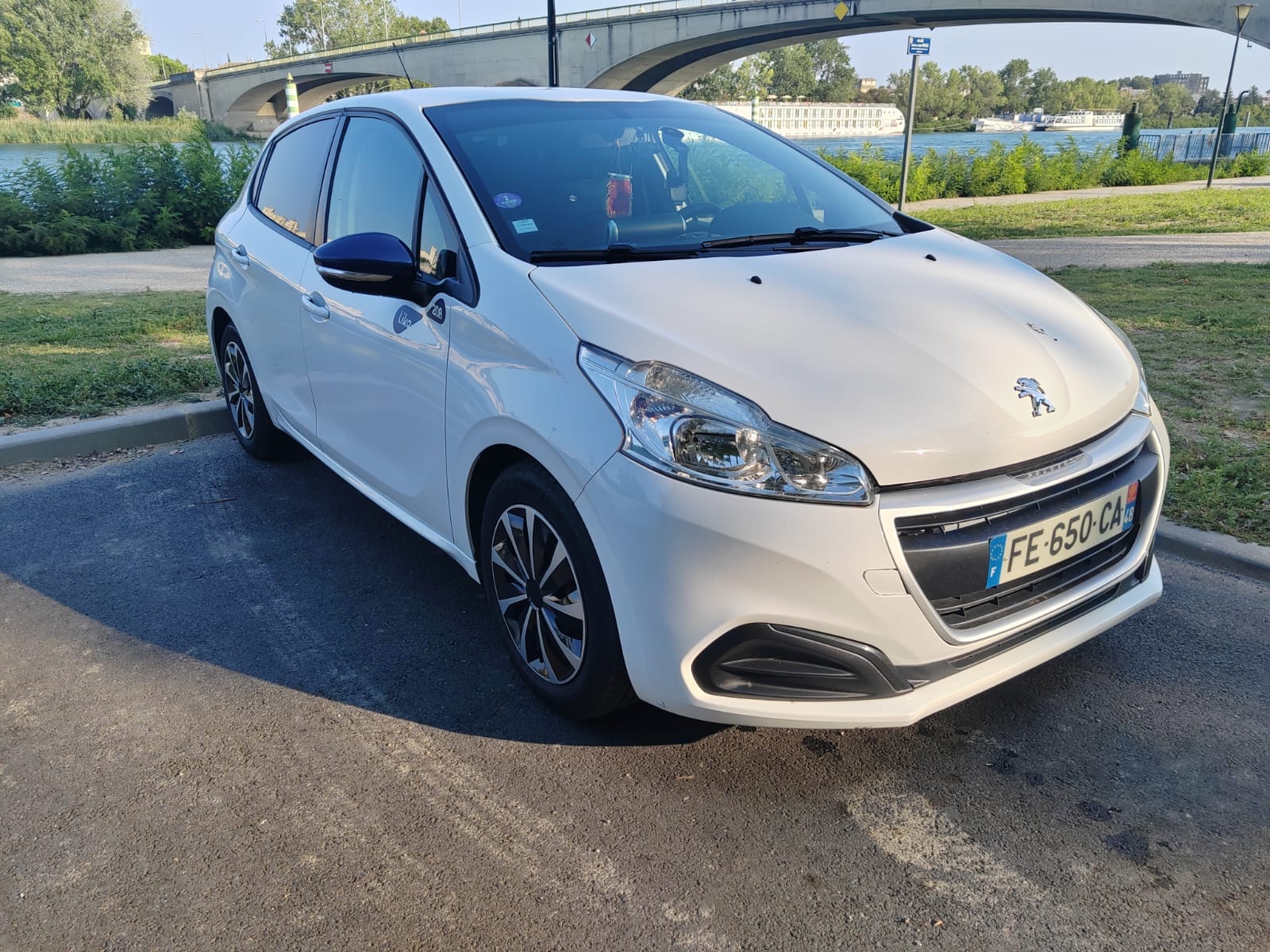 Peugeot 208 with Bluetooth audio