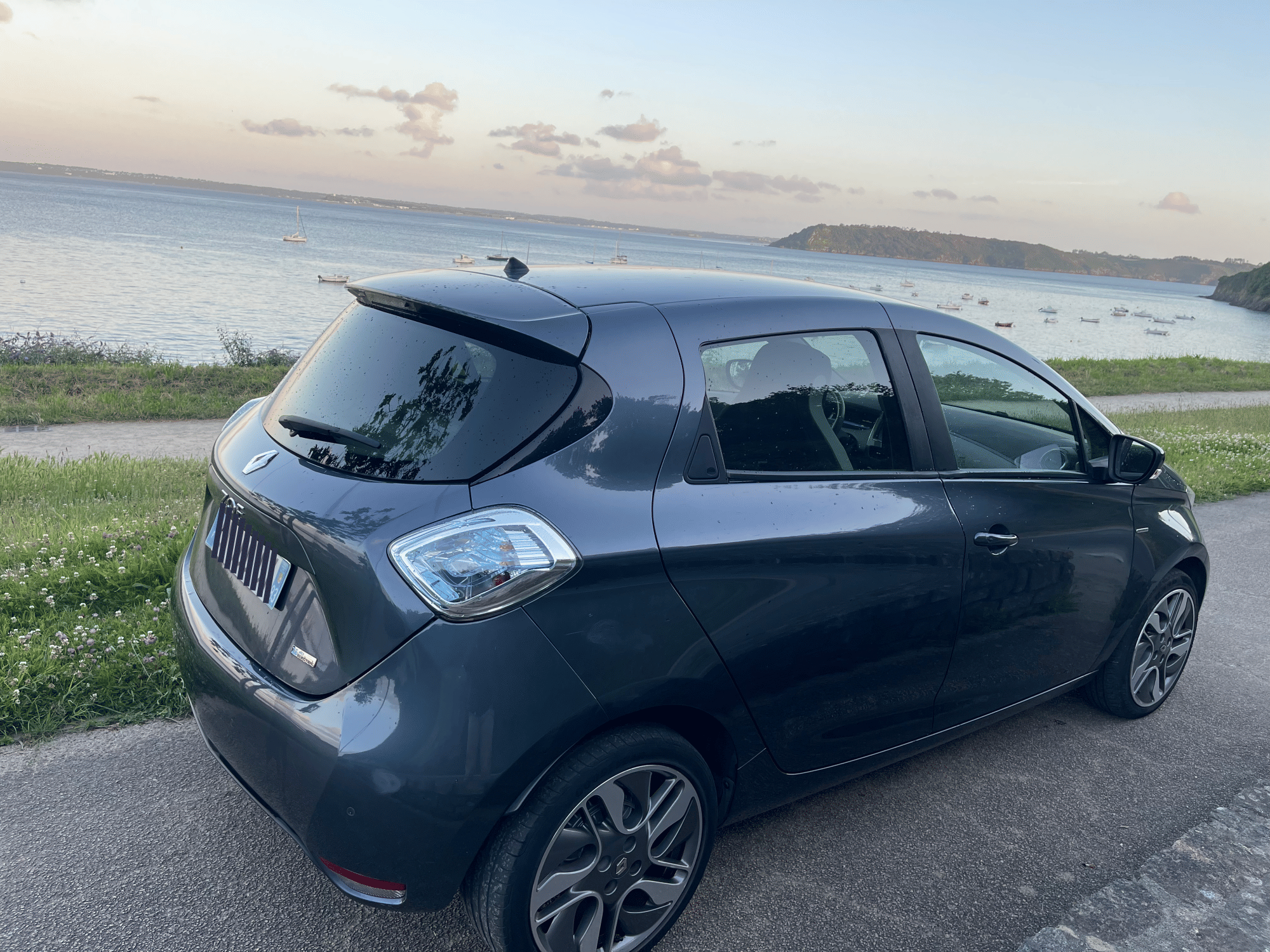 Renault ZOE [édition limitée haut de gamme] avec GPS