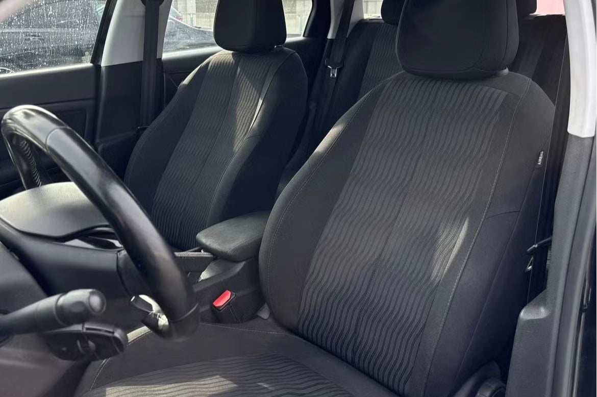 Peugeot 308 SW avec Siège bébé