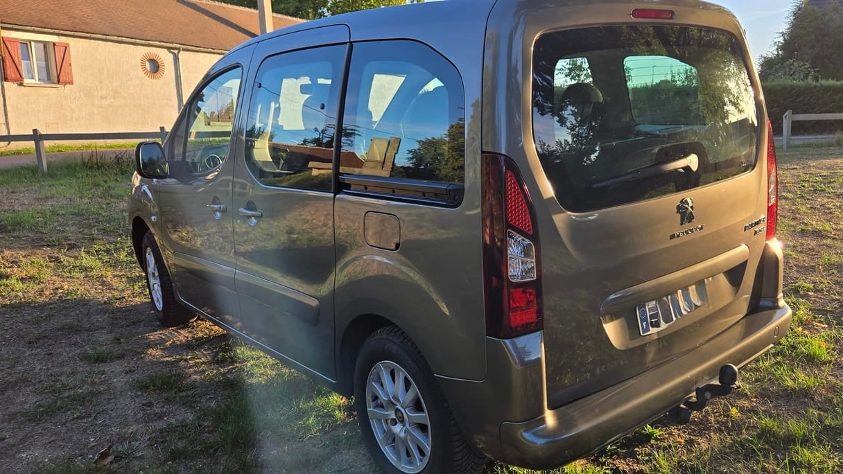 Peugeot Partner Tepee avec Autoradio