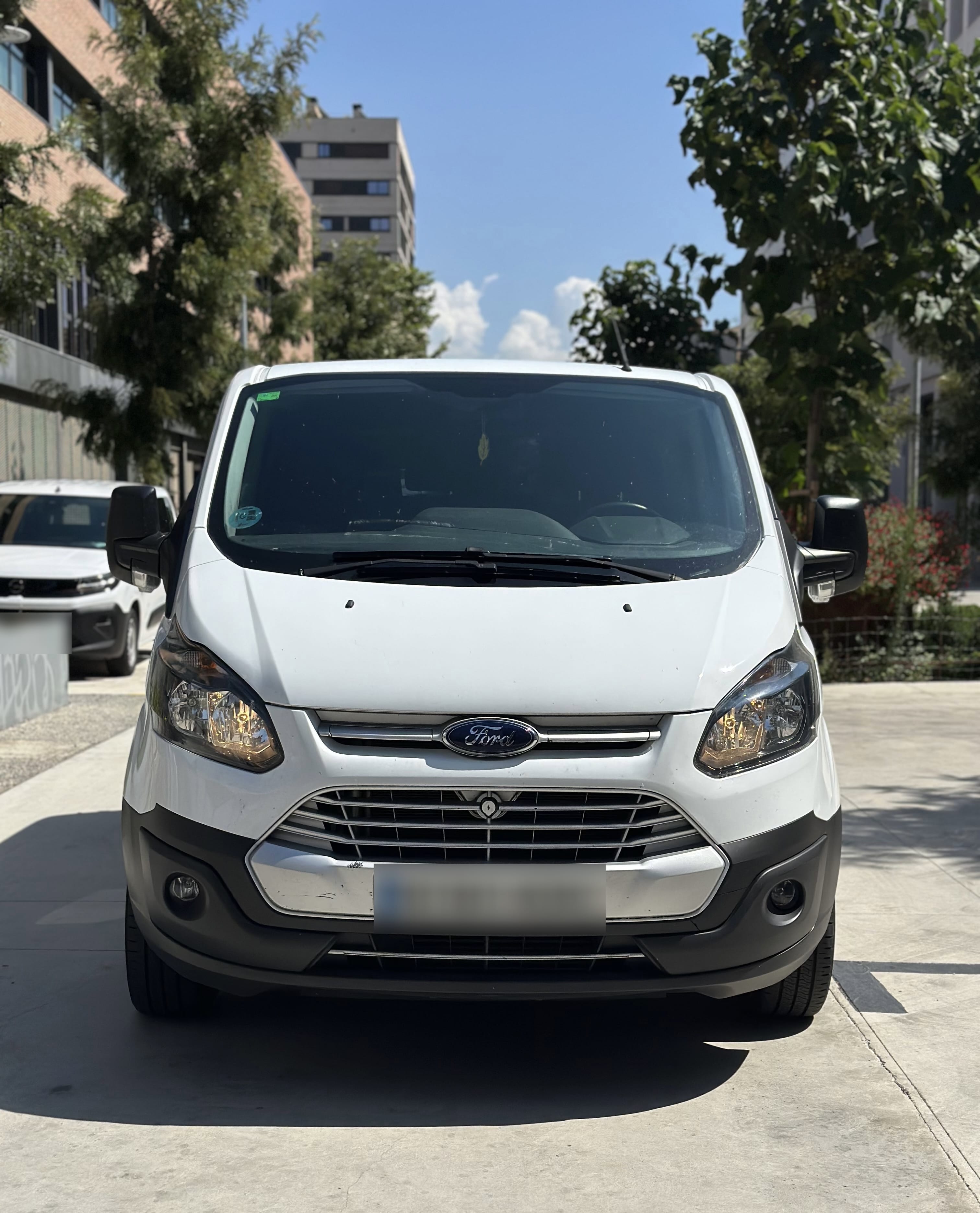 Ford Transit Connect Titanium KDC med Lydinngang