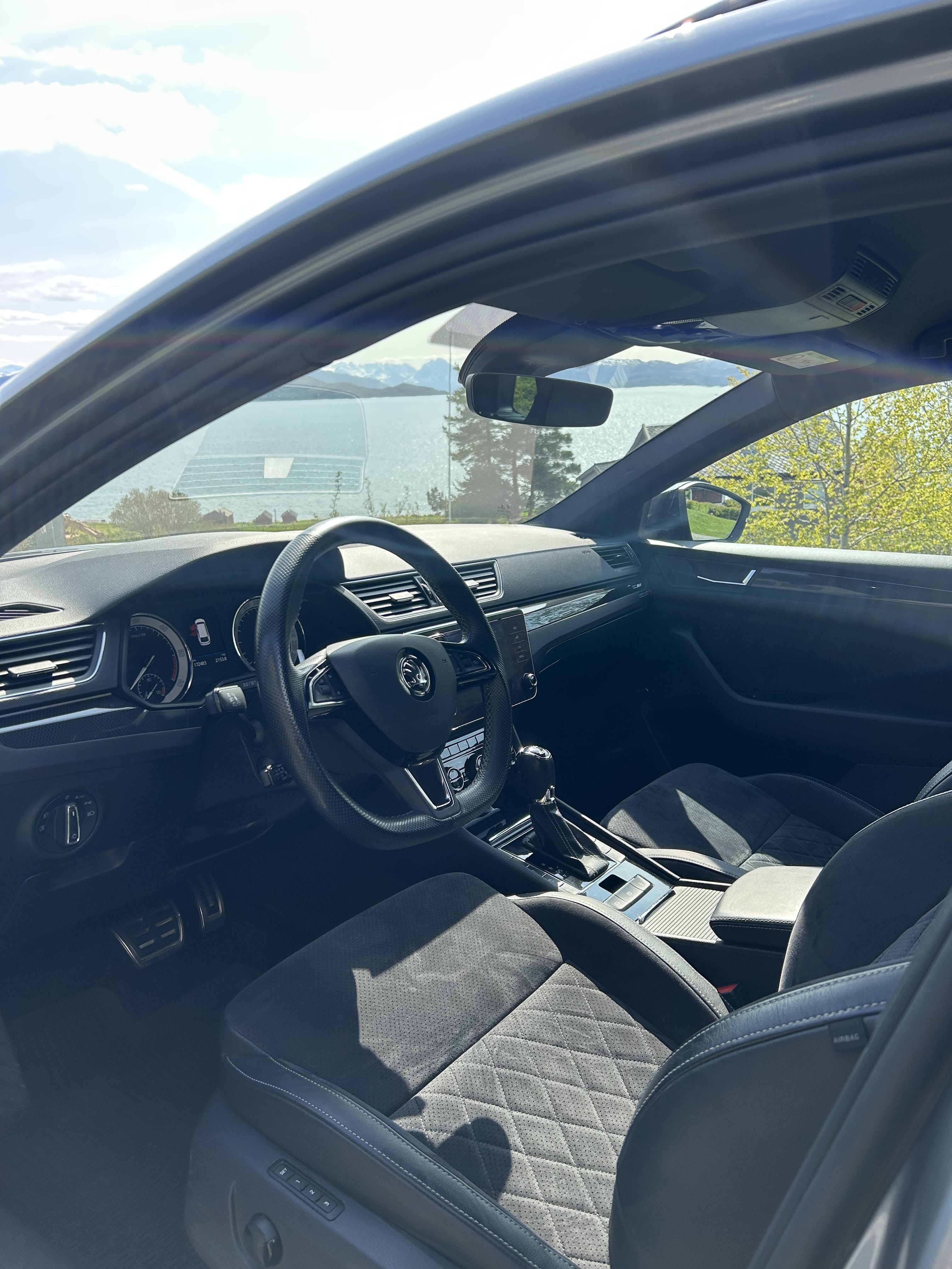 Skoda Superb med Babysete