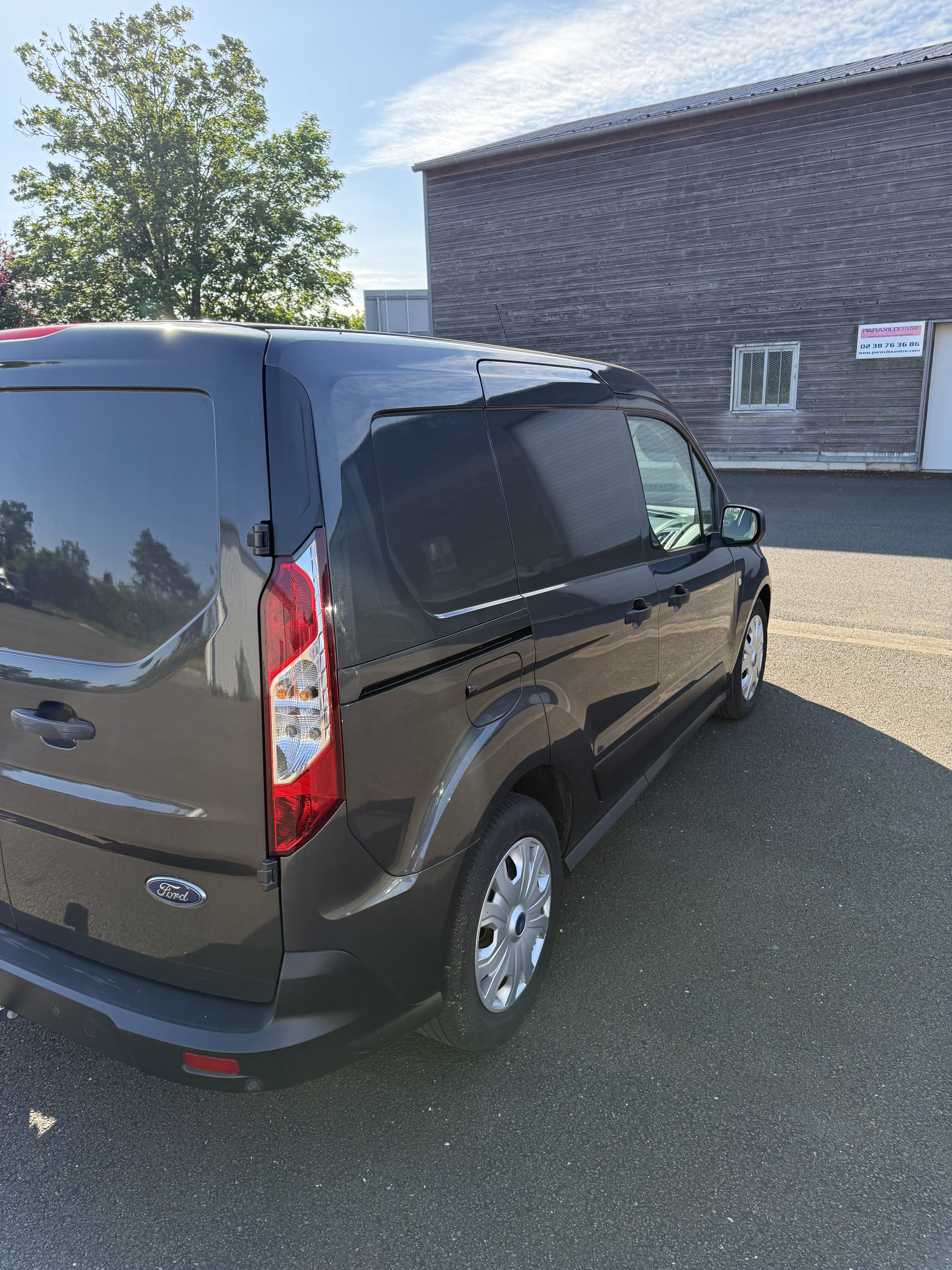 Ford Transit Connect avec Entrée audio / iPod