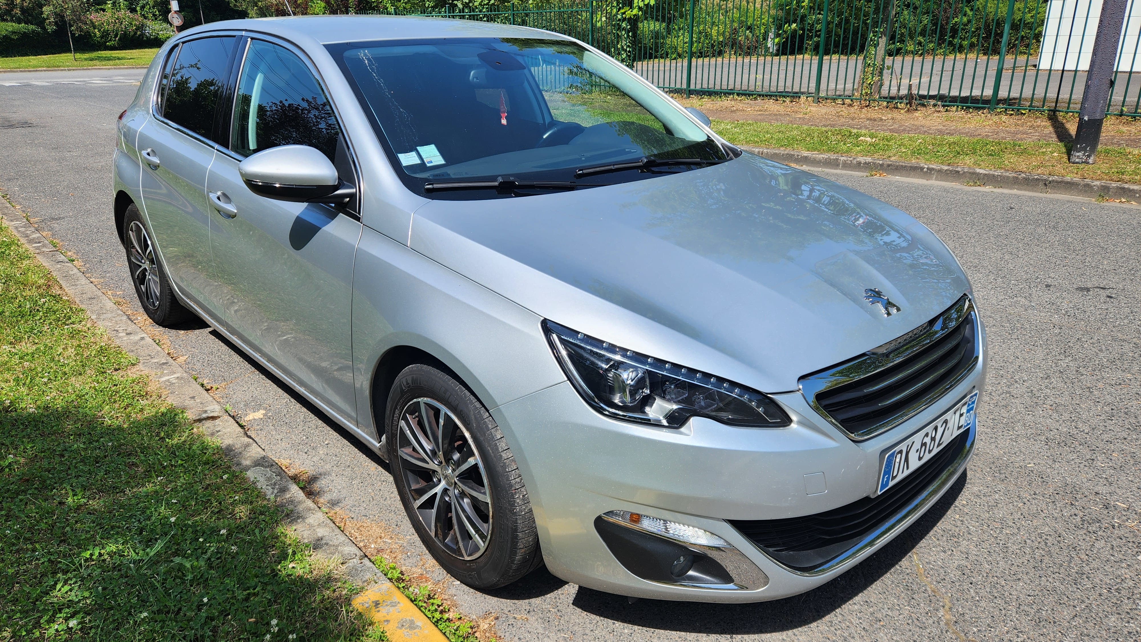 Peugeot 308 avec Apple CarPlay