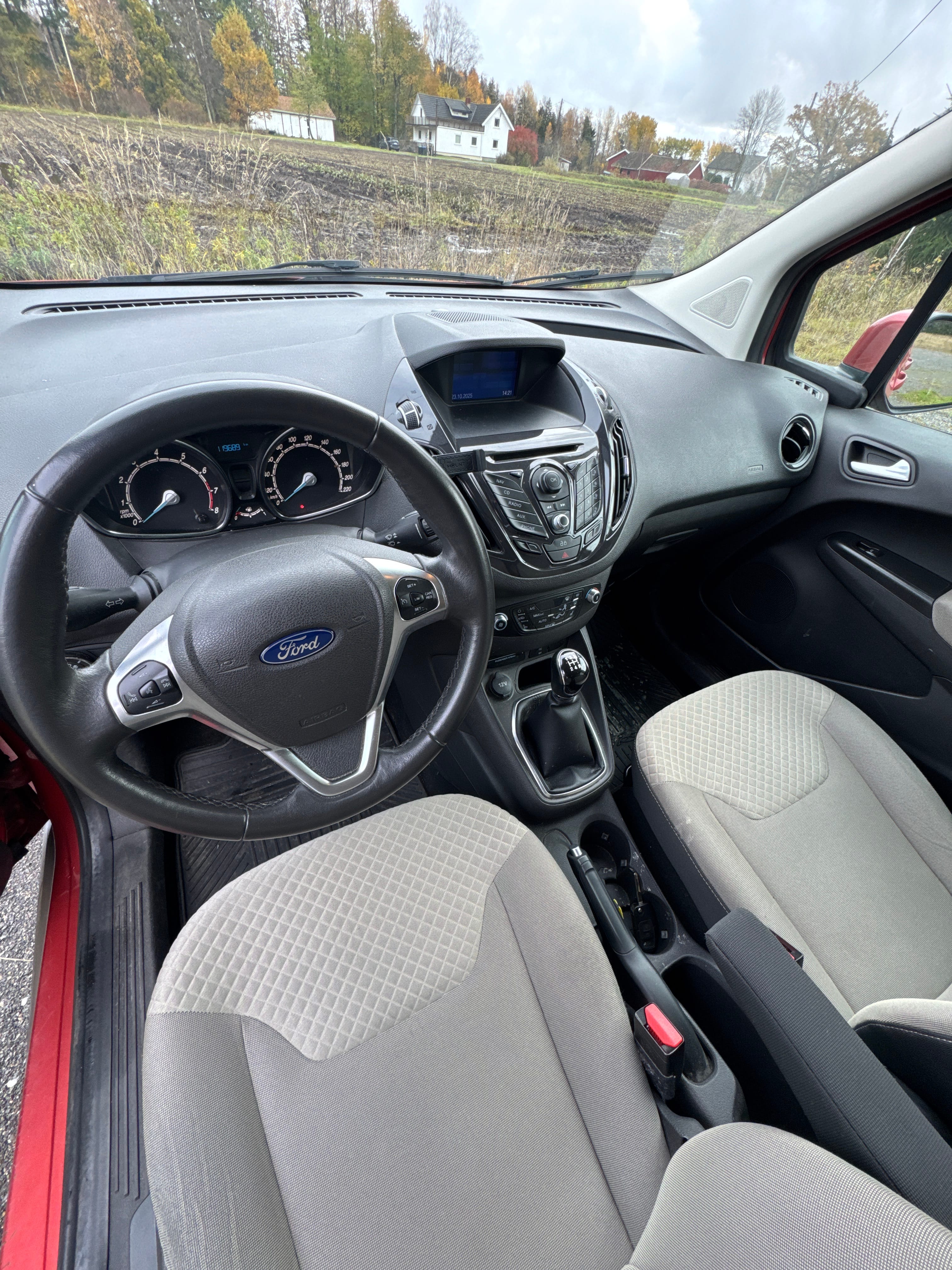 Ford Tourneo Courier med Babysete