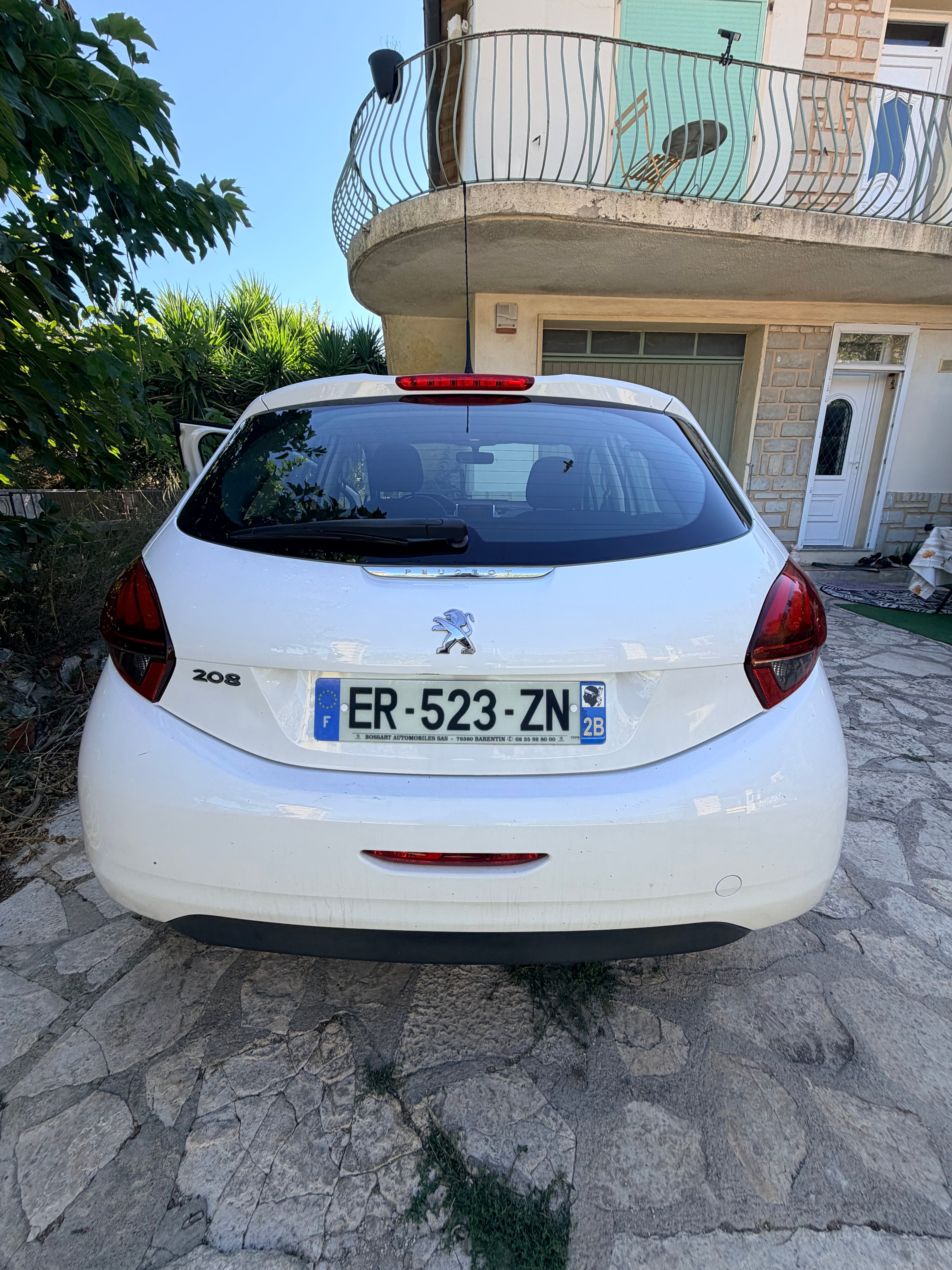 Peugeot 208 Société mit USB-Ladeanschlüsse
