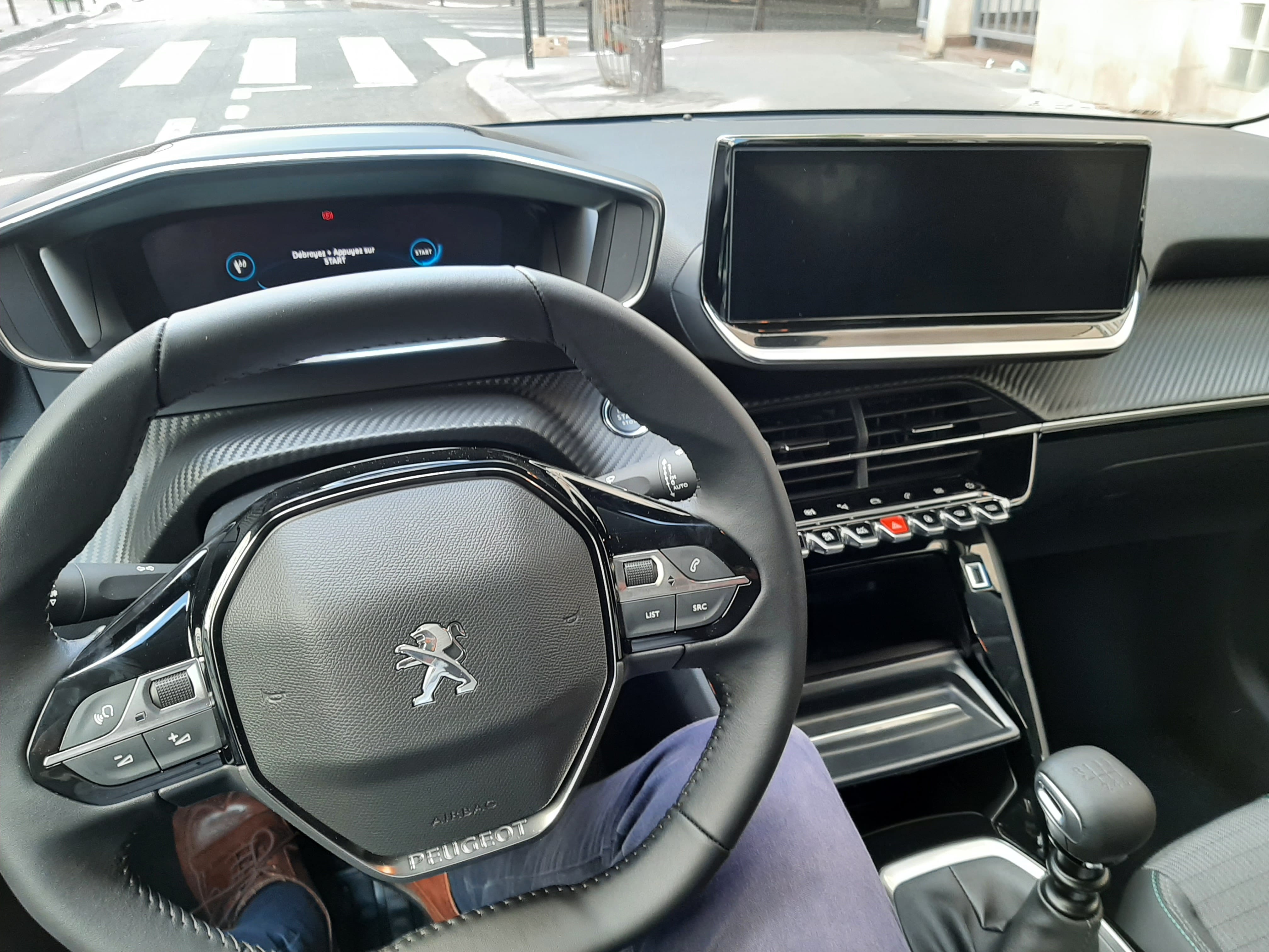 Peugeot 208 avec GPS