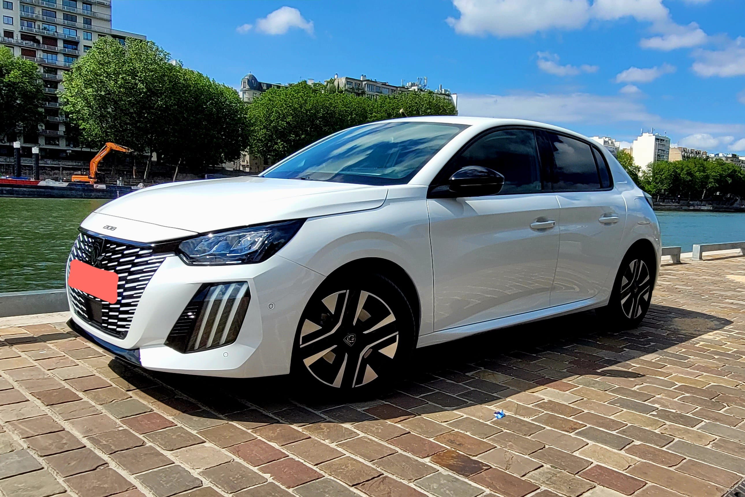 Peugeot 208 HYBRIDE GT LINE (GR938) (Clim, Connectivité Smartphone, charge induction, ...), 2023, Essence 98, automatique