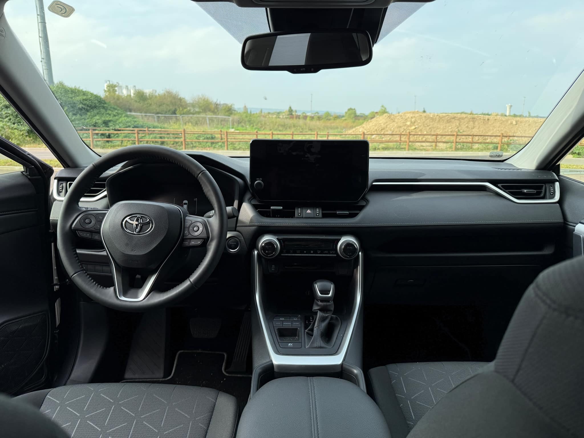 Toyota RAV4 DYNAMIC HYBRID 218CH BVA 2WD avec Entrée audio / iPod