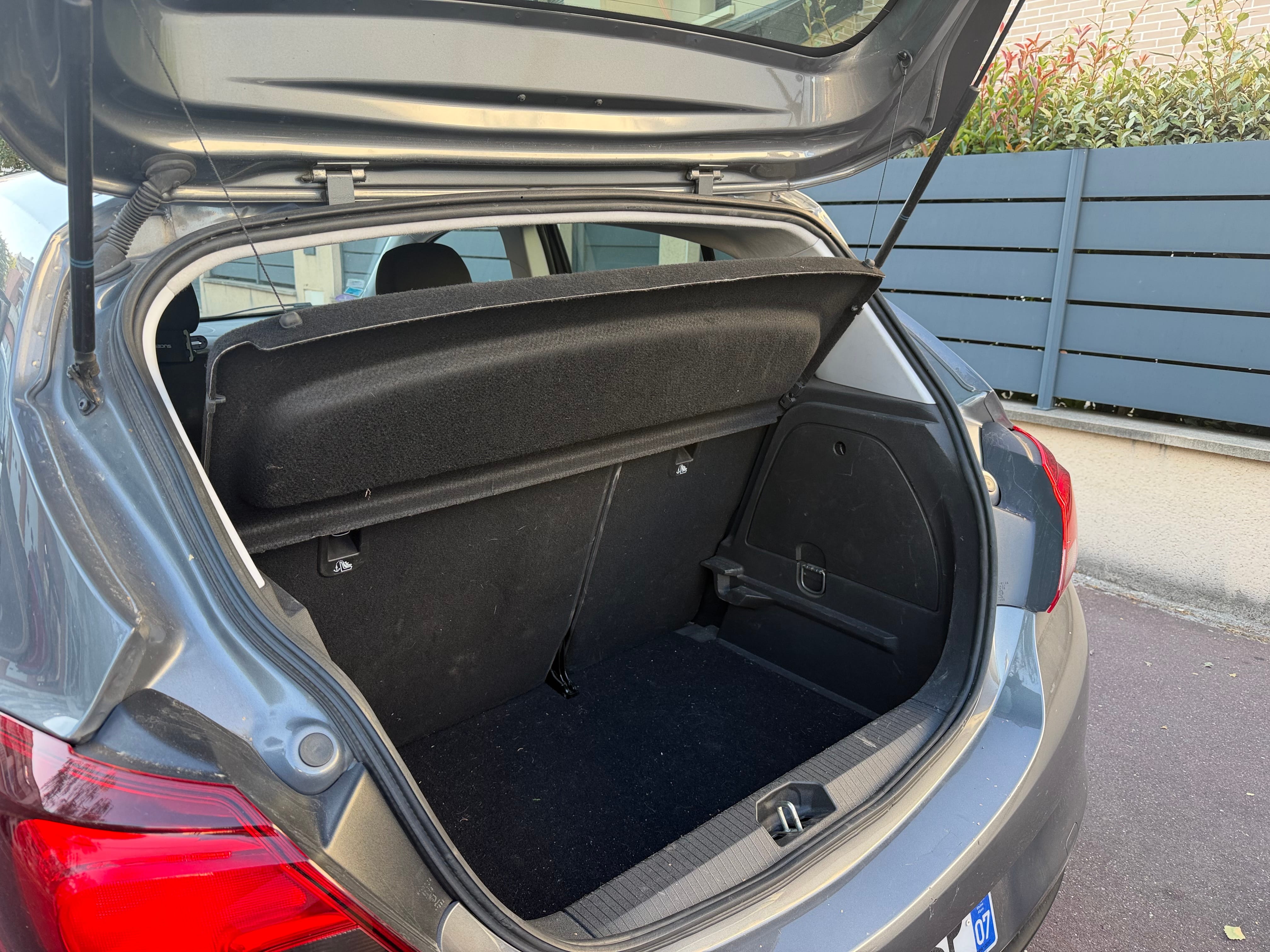 Opel Corsa avec Autoradio