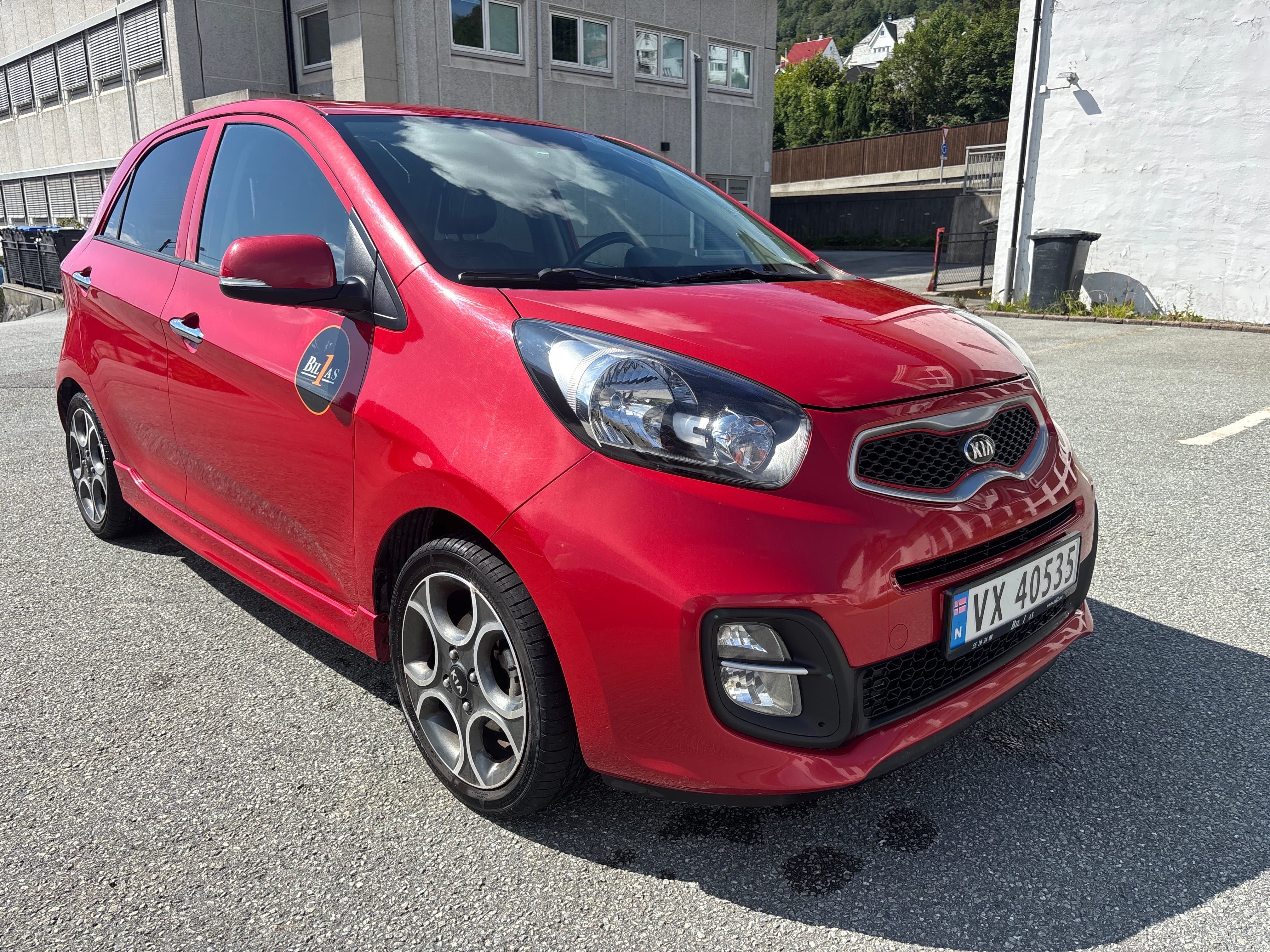 Kia Picanto 5 seter Compact Mrød med Bluetooth audio