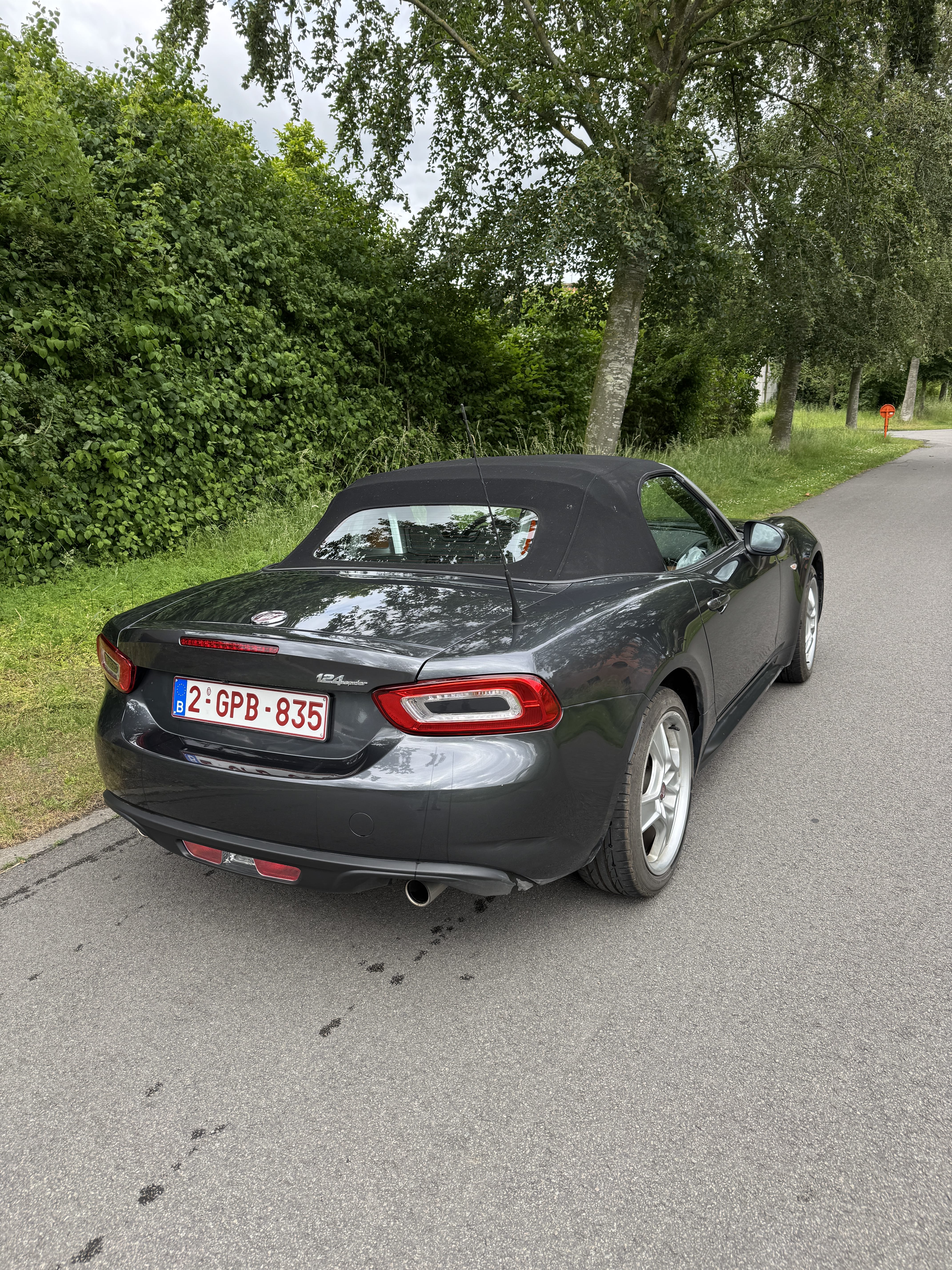 Fiat 124 Spider avec Autoradio
