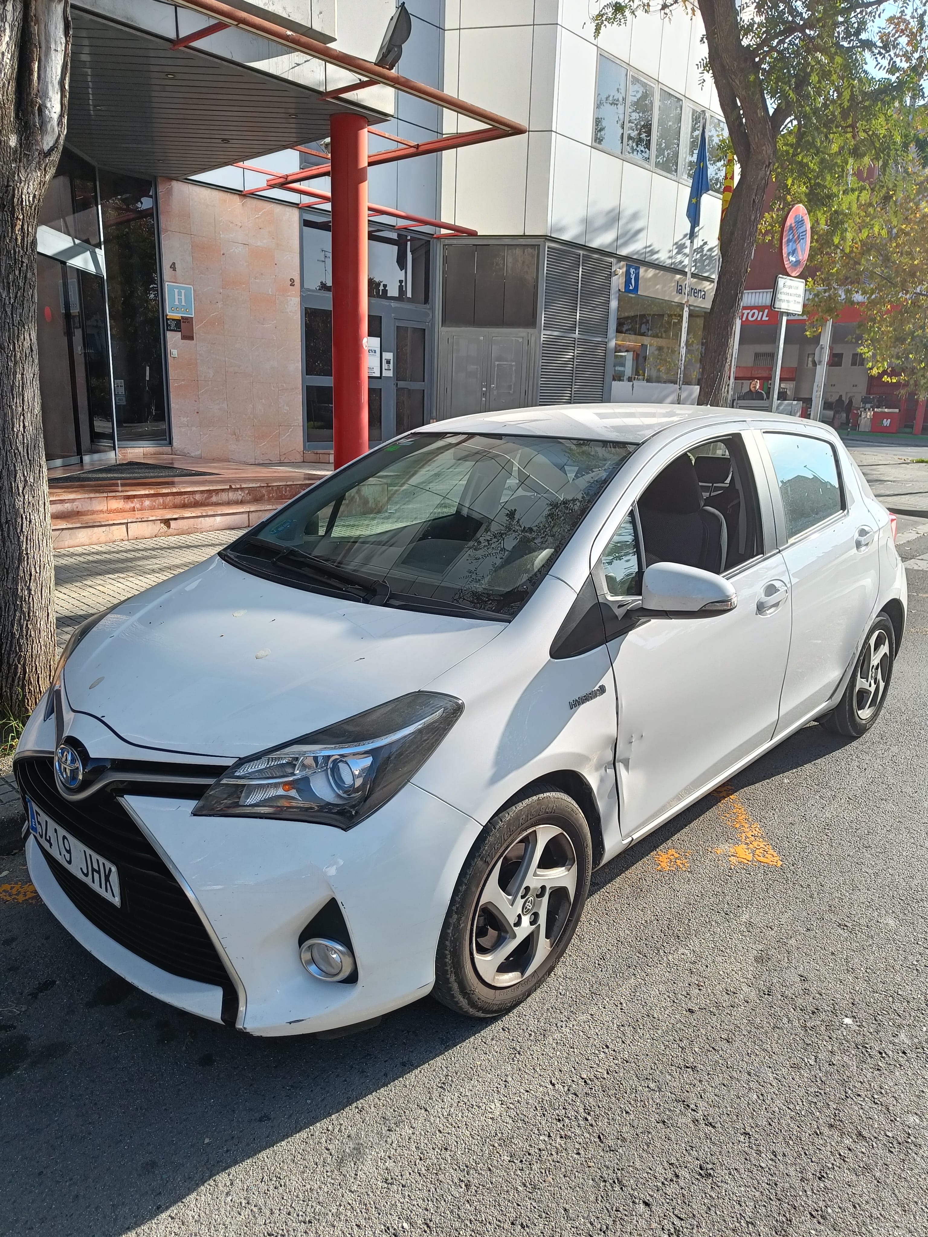 Toyota Yaris Híbrido, 2015, Gasolina 95 / Électrique (hybride), automatique