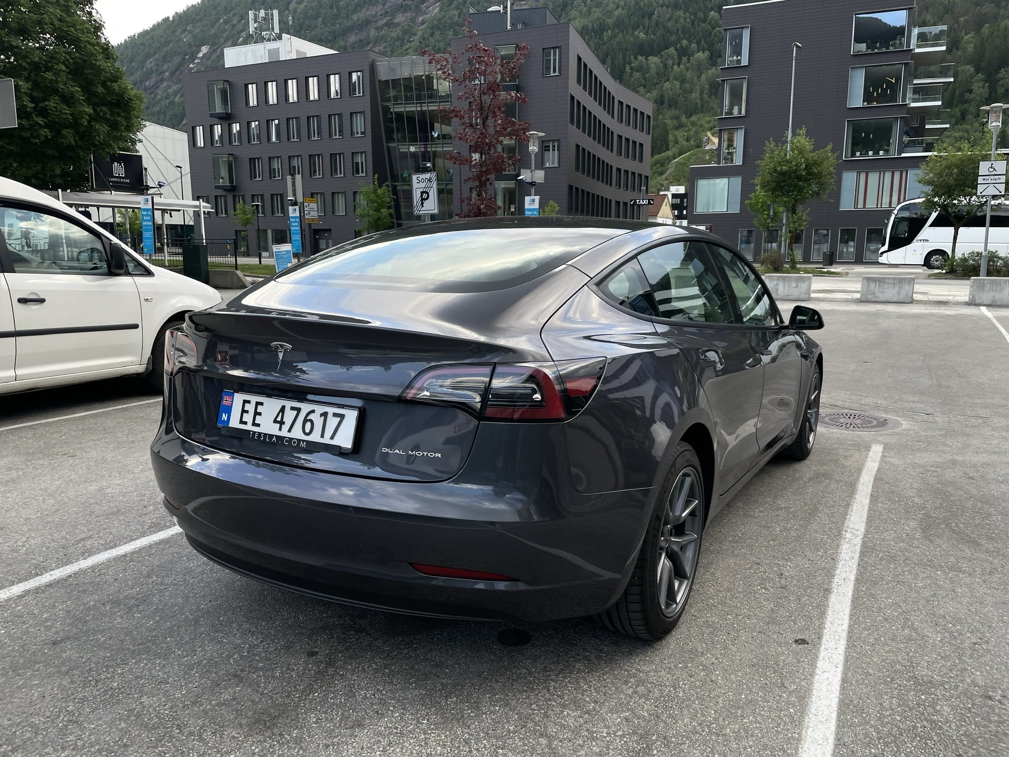 Tesla Model 3 Long Range med GPS