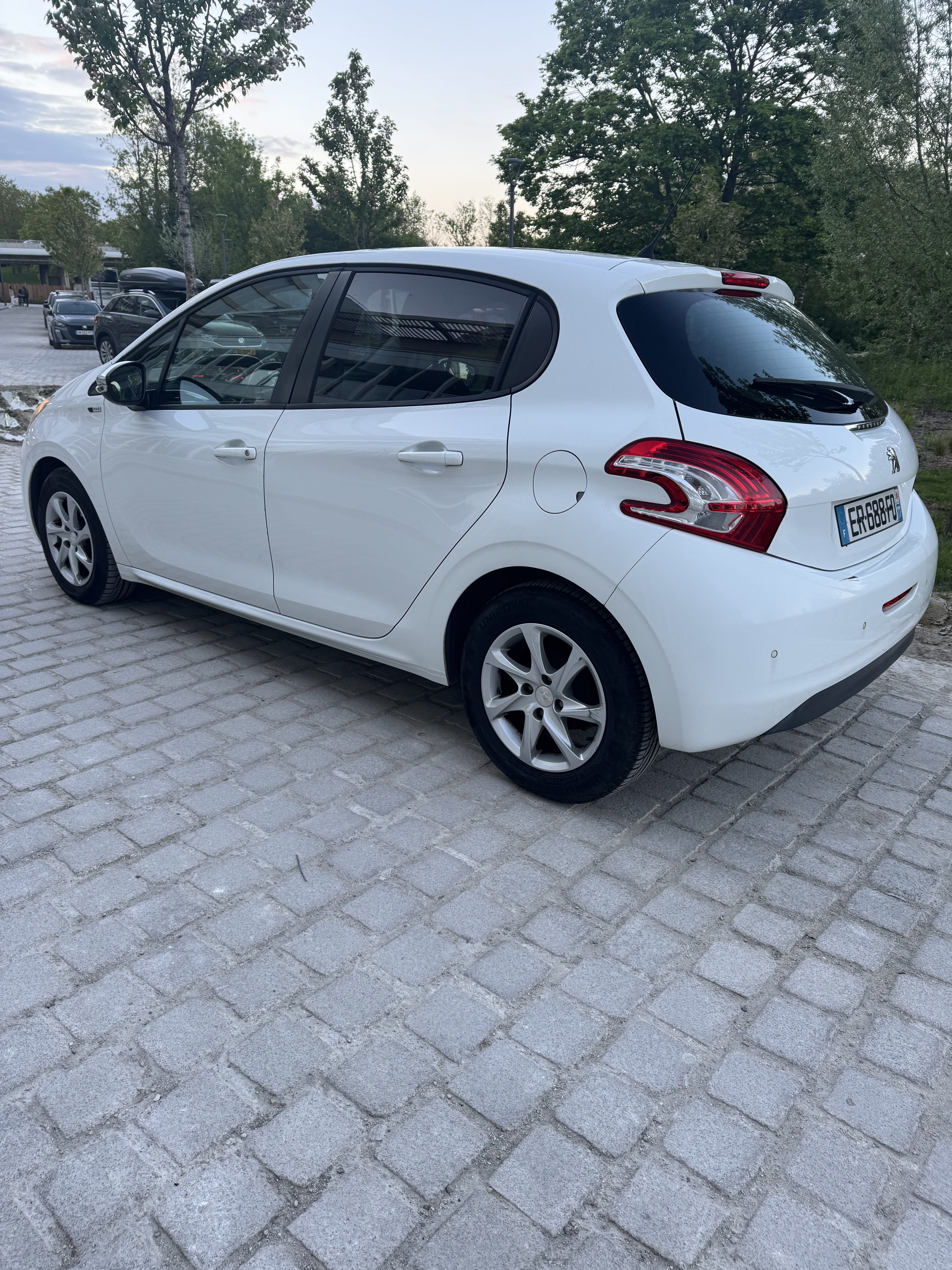 Peugeot 208 avec GPS