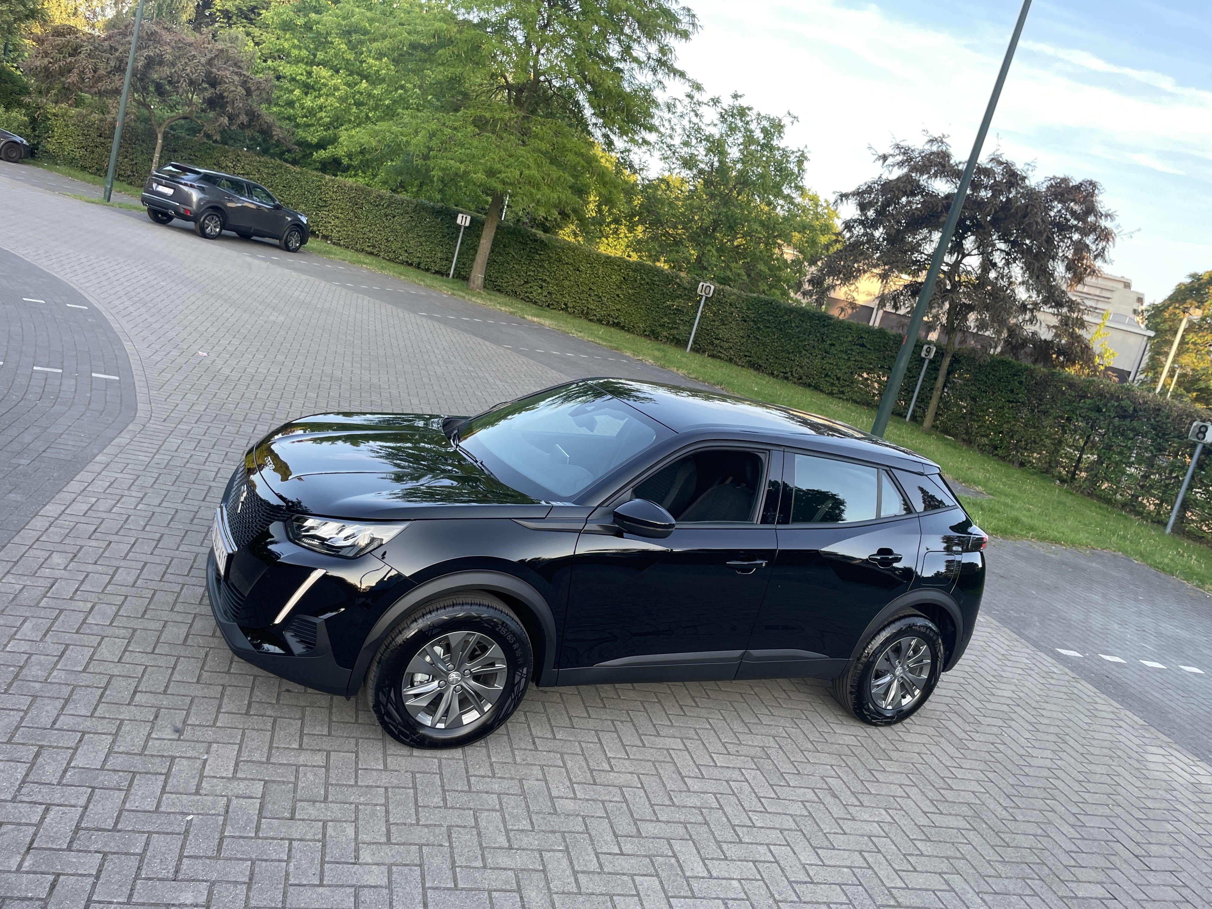 Peugeot 2008 SUV compact boite automatique avec GPS
