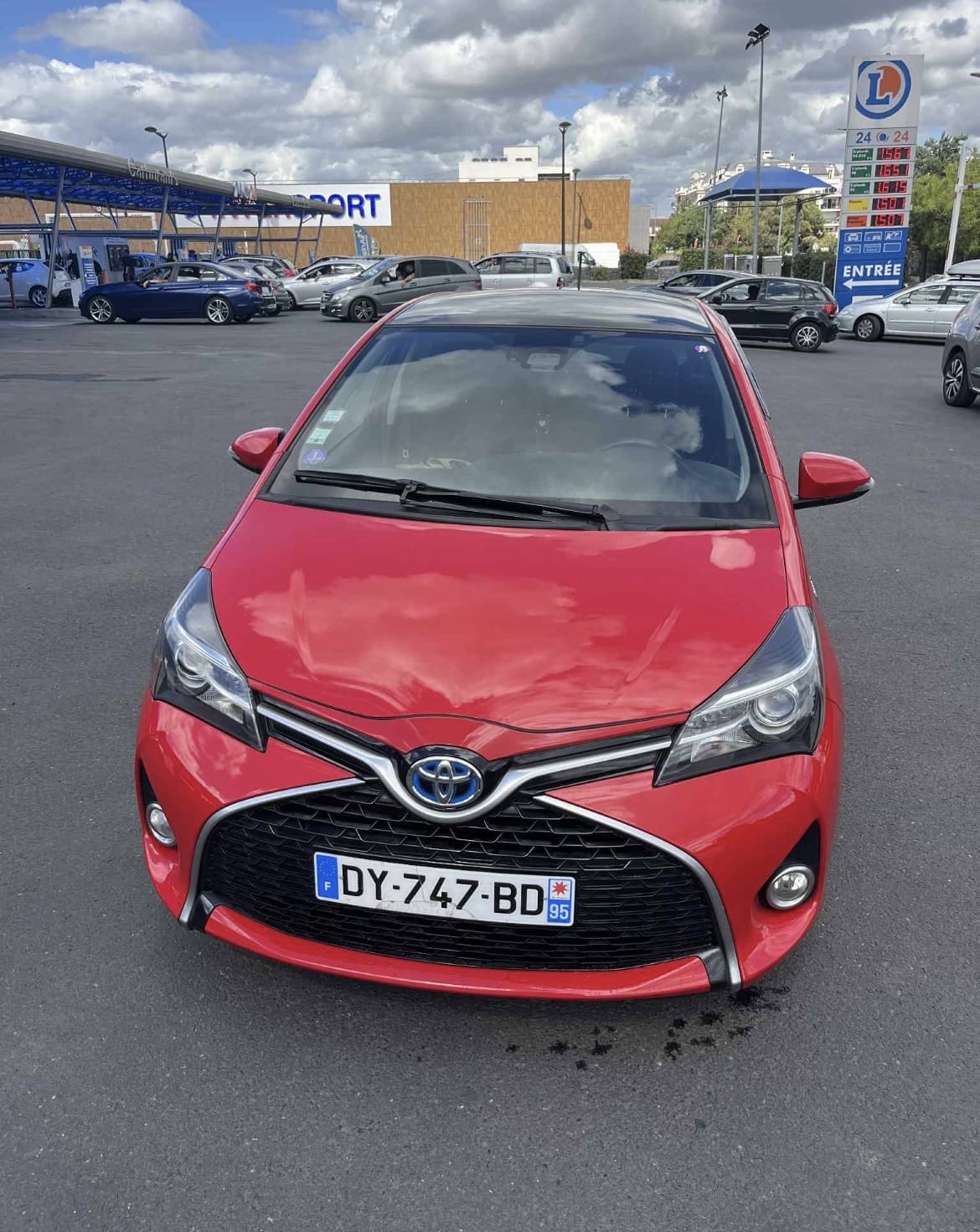 Toyota Yaris Hybride, 2015, Essence 95 / Électrique (hybride), automatique