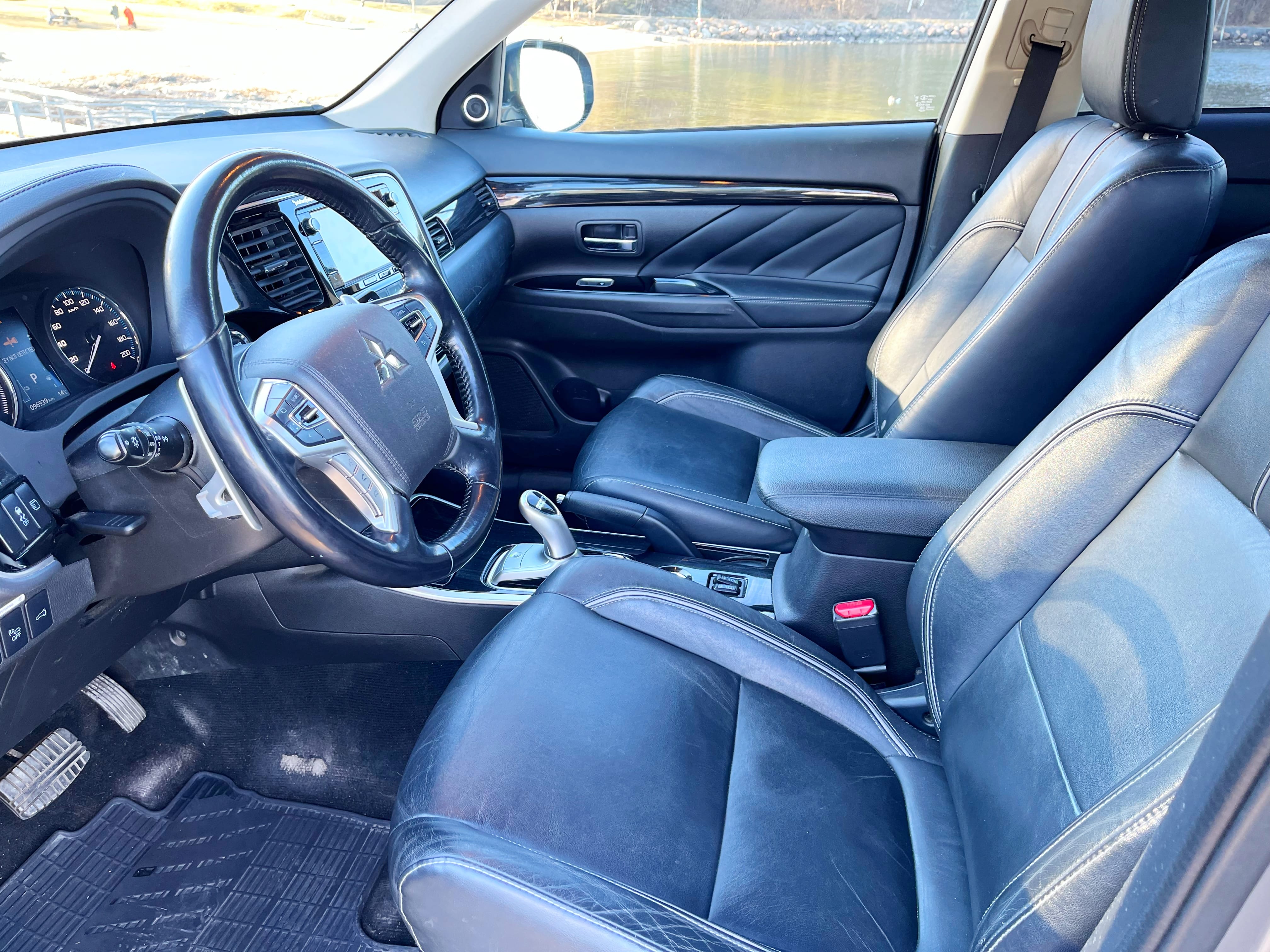 Mitsubishi Outlander Hybrid med Vinterdekk