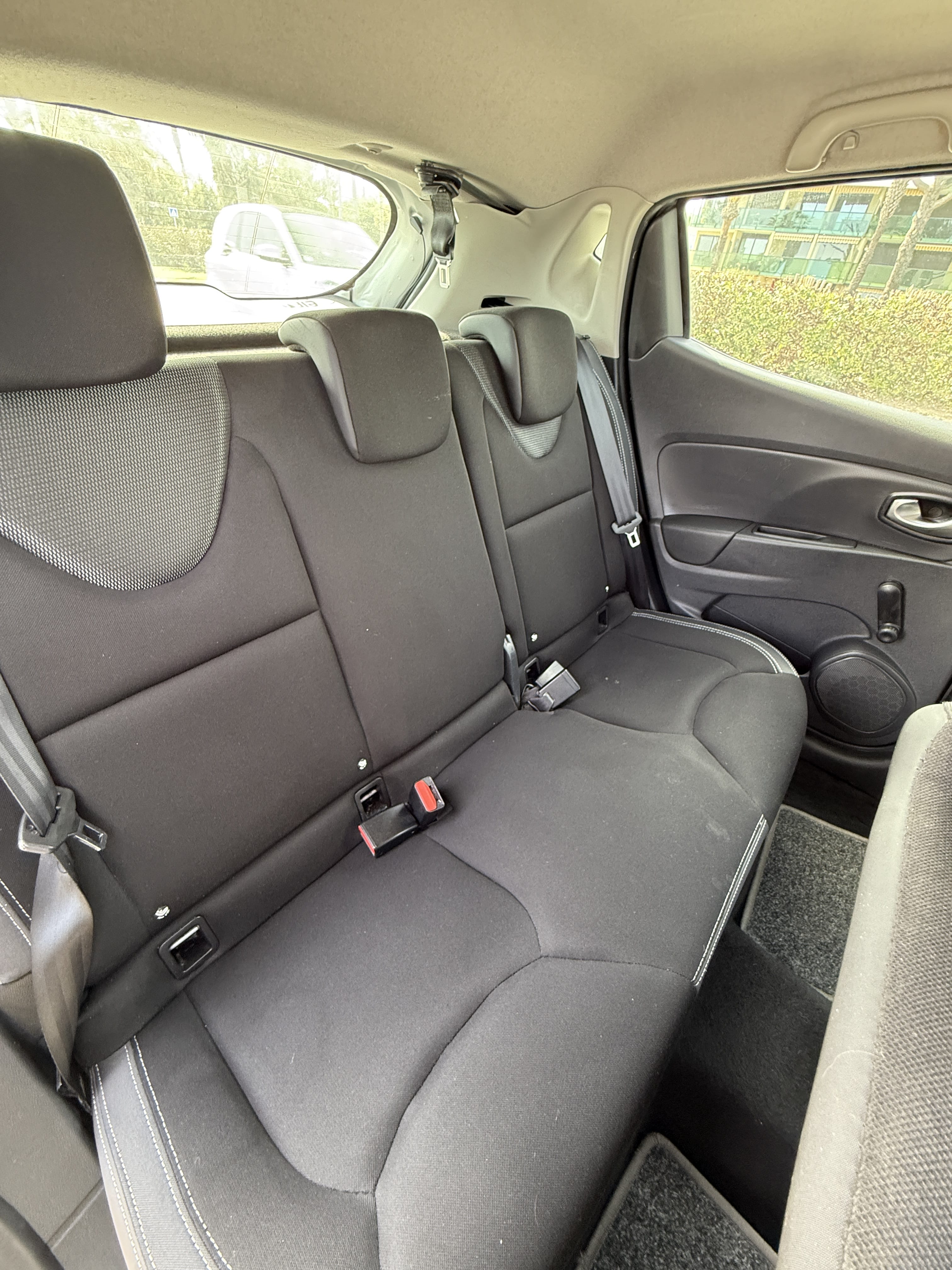 Renault Clio avec Siège bébé