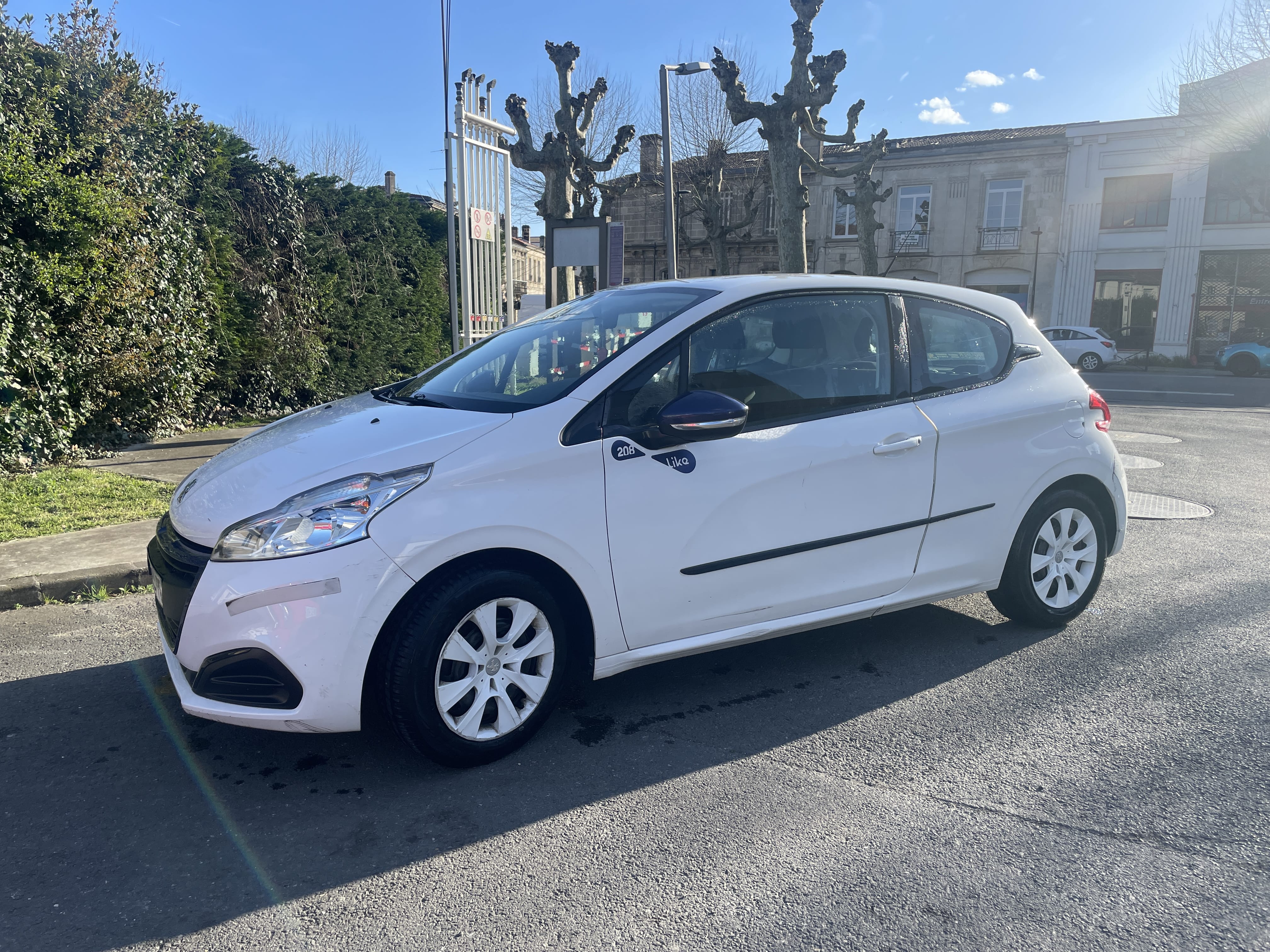 Peugeot 208, 2015, Essence 95