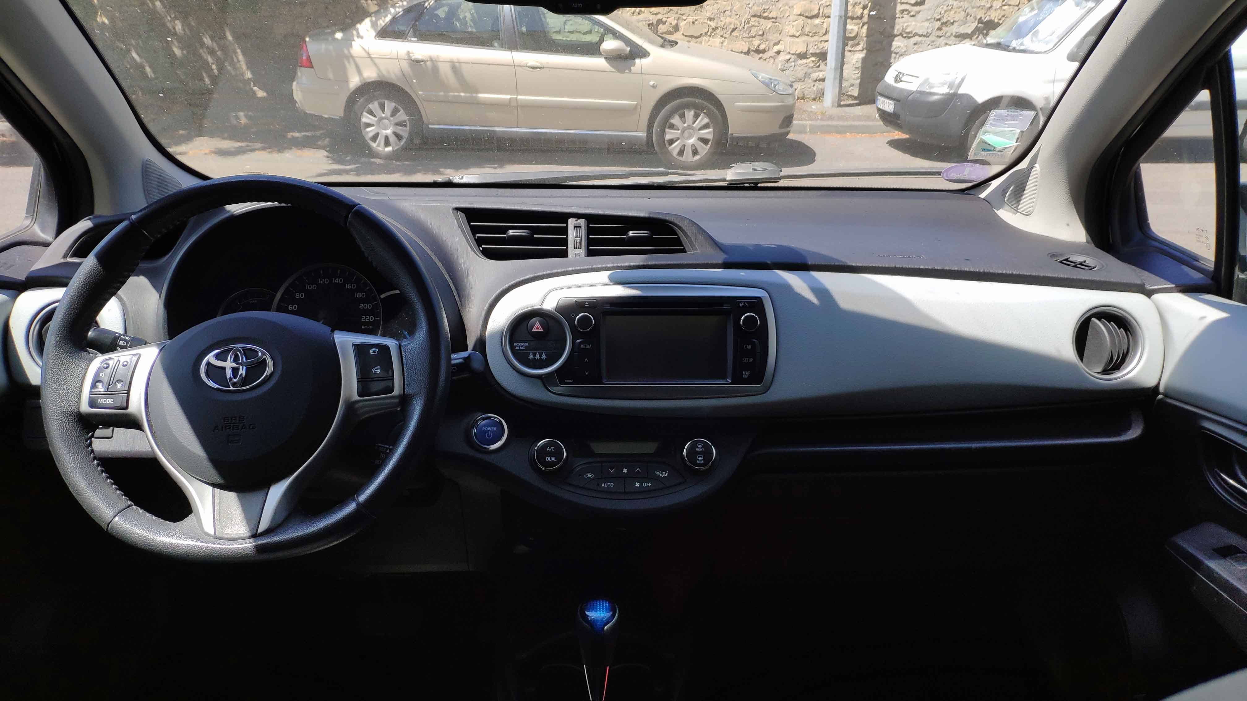Toyota Yaris Hybride avec GPS