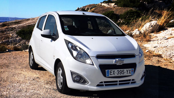 Chevrolet Spark *clim*Parking Cinq Avenues Longchamps, 2013, Essence