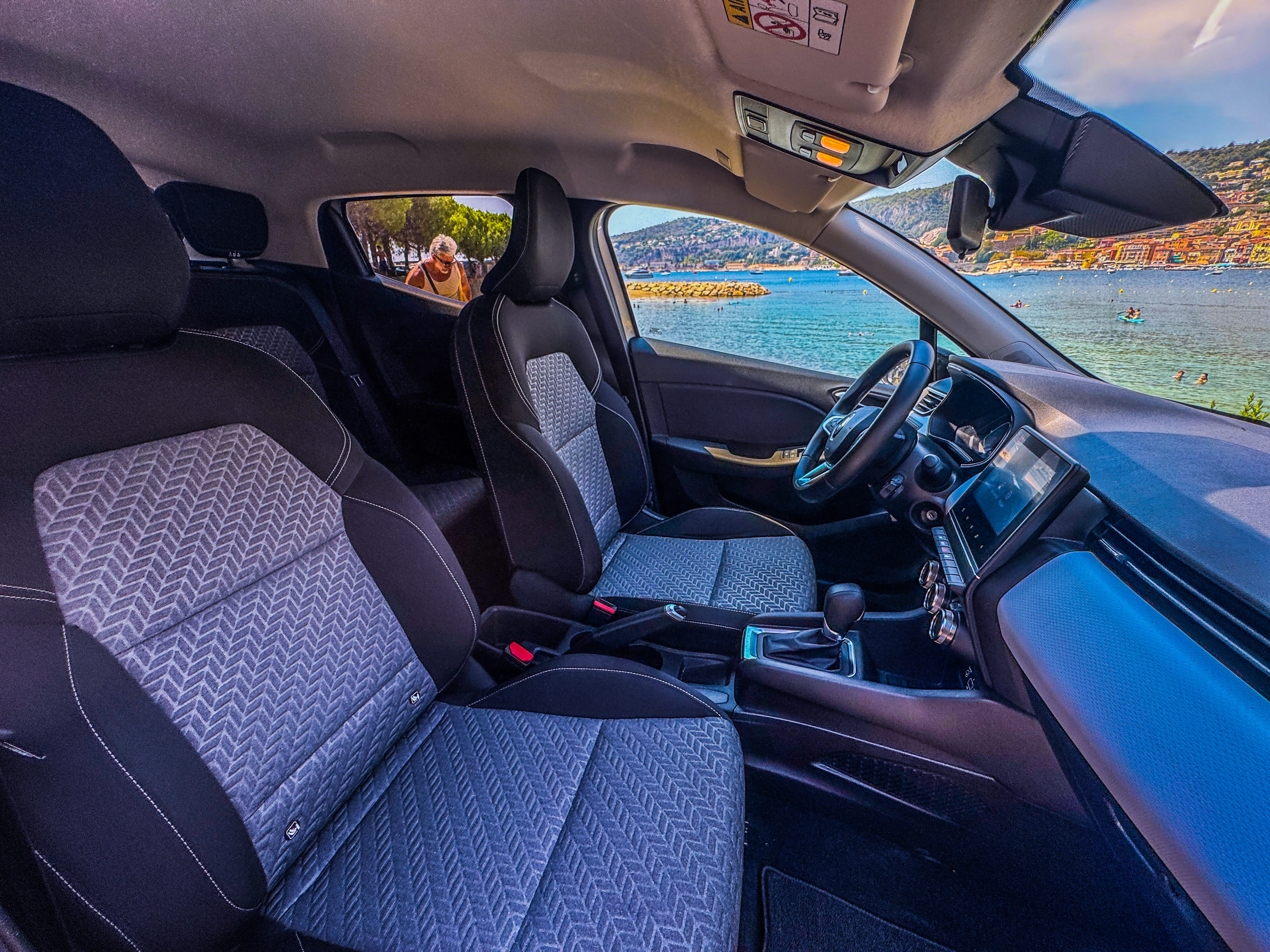 Renault Clio E-tech 927 avec Siège bébé