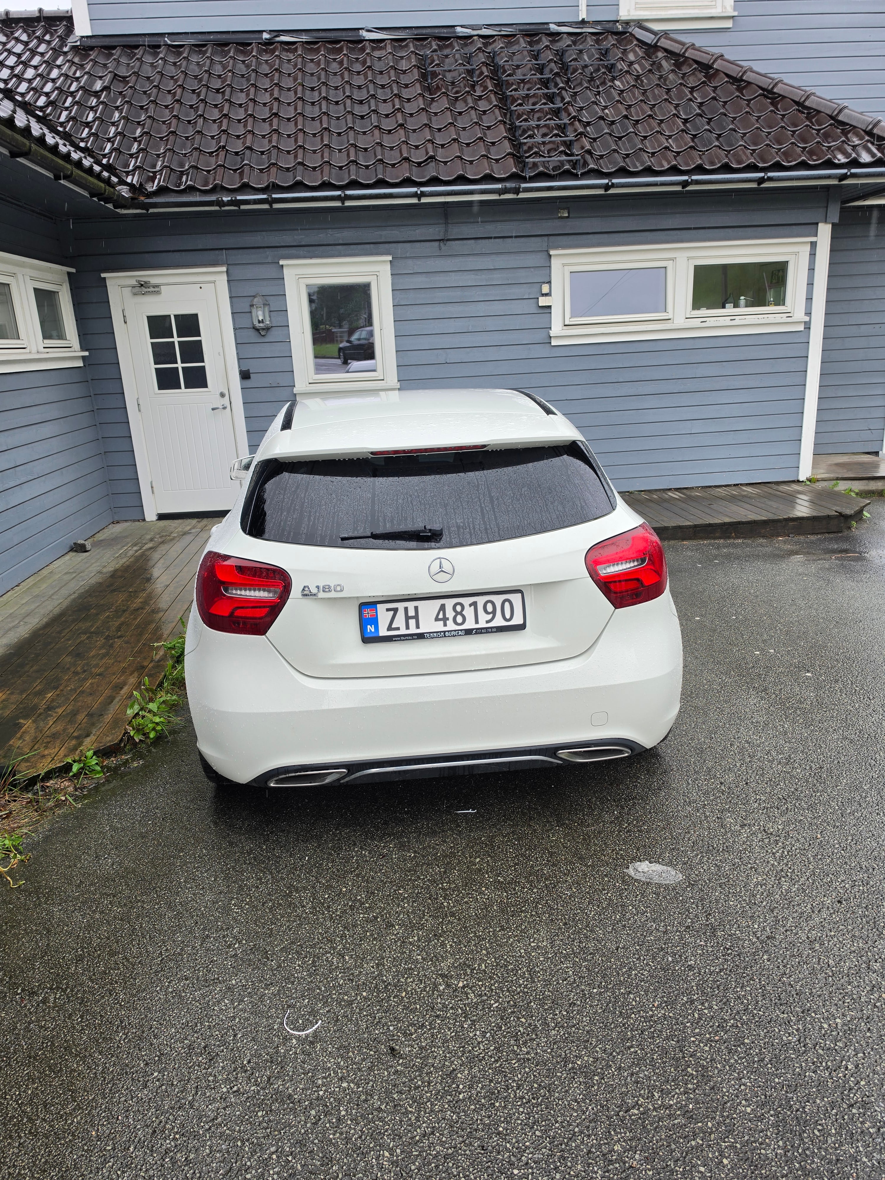 Mercedes-Benz A-Klasse 180 med Bluetooth audio