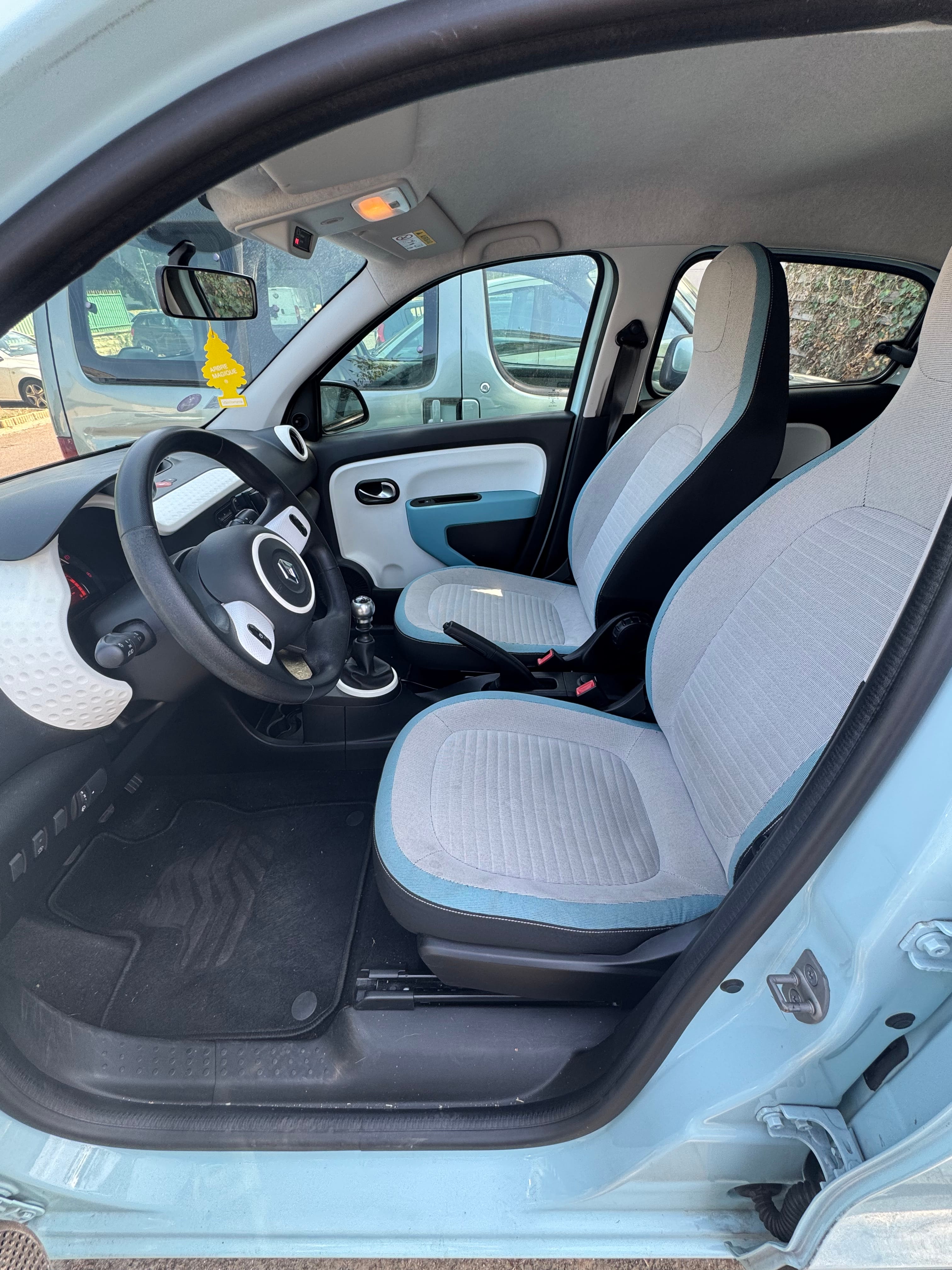 Renault Twingo III avec Autoradio