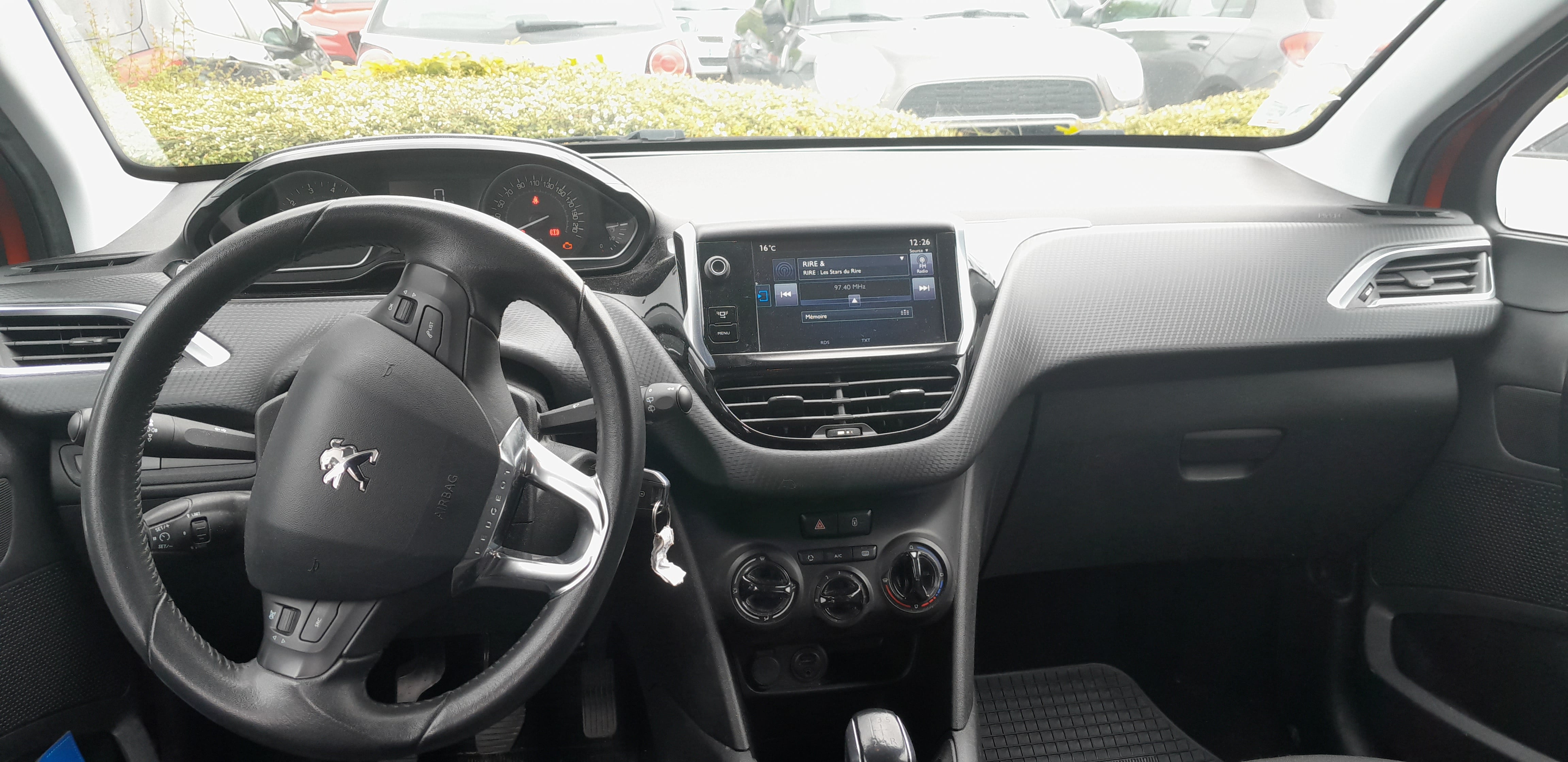 Peugeot 208 avec Entrée audio / iPod