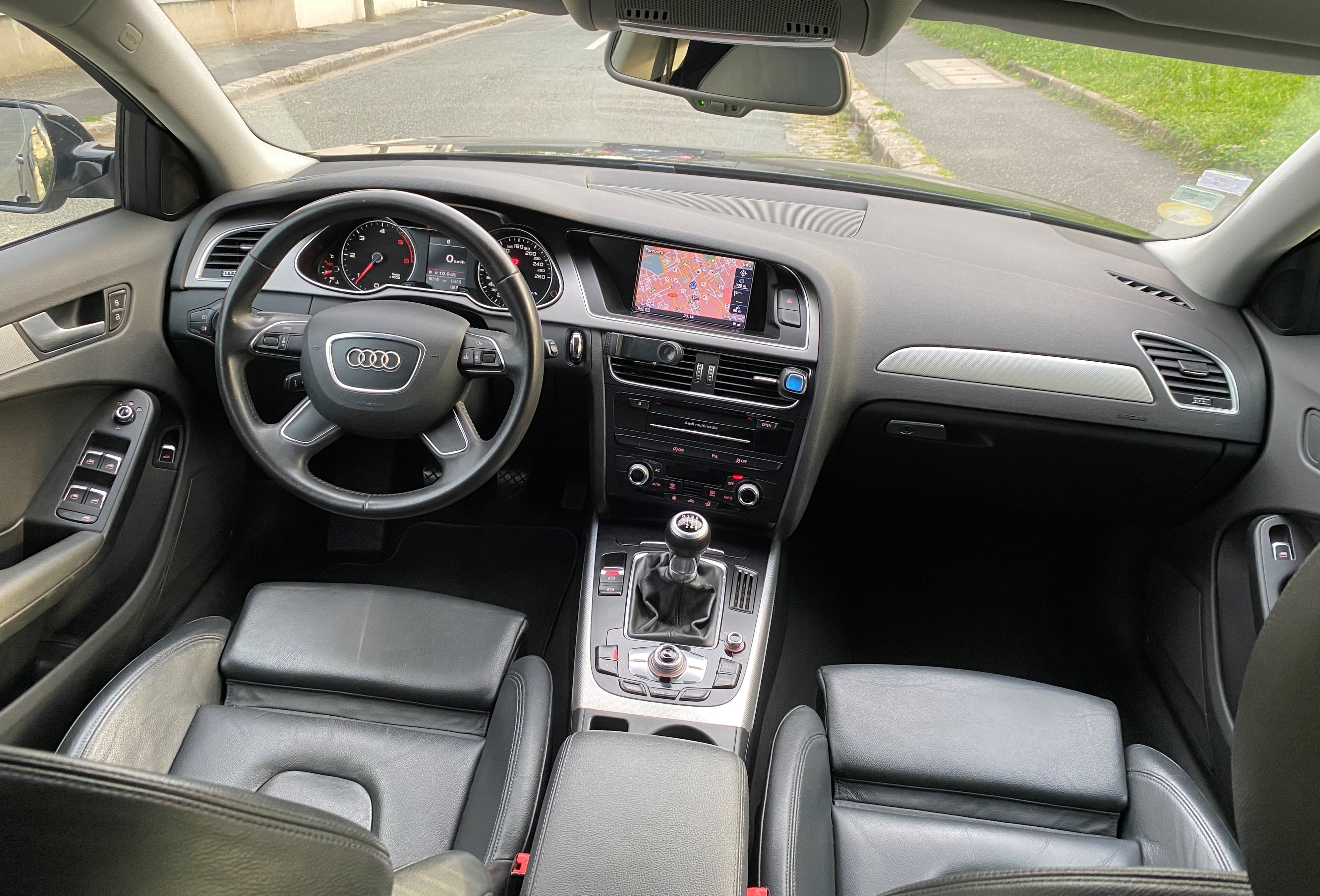 Audi A4 B8 2.0 TDI avec GPS