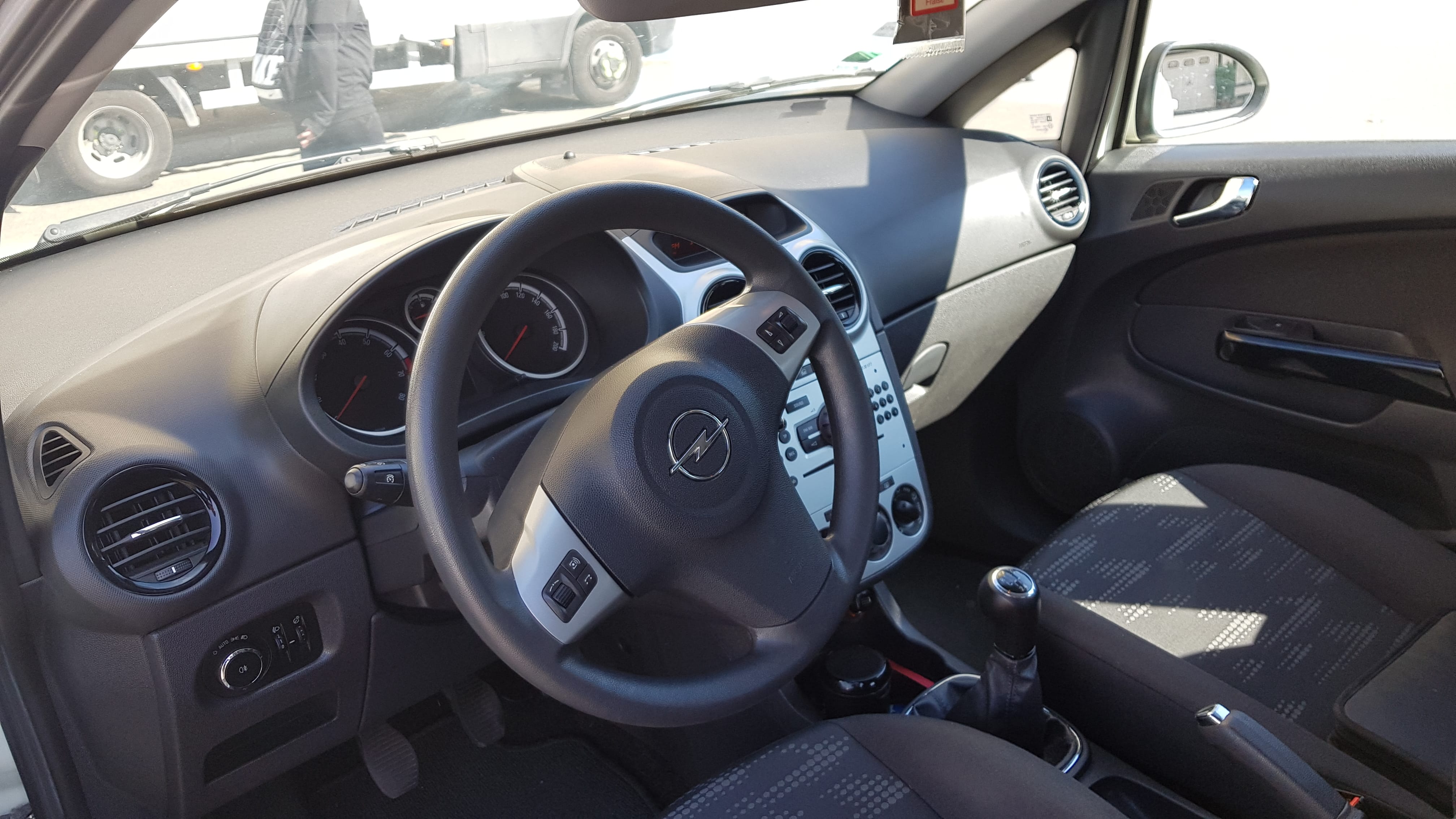 Opel Corsa 1.2 l Climatisation avec Audio Bluetooth