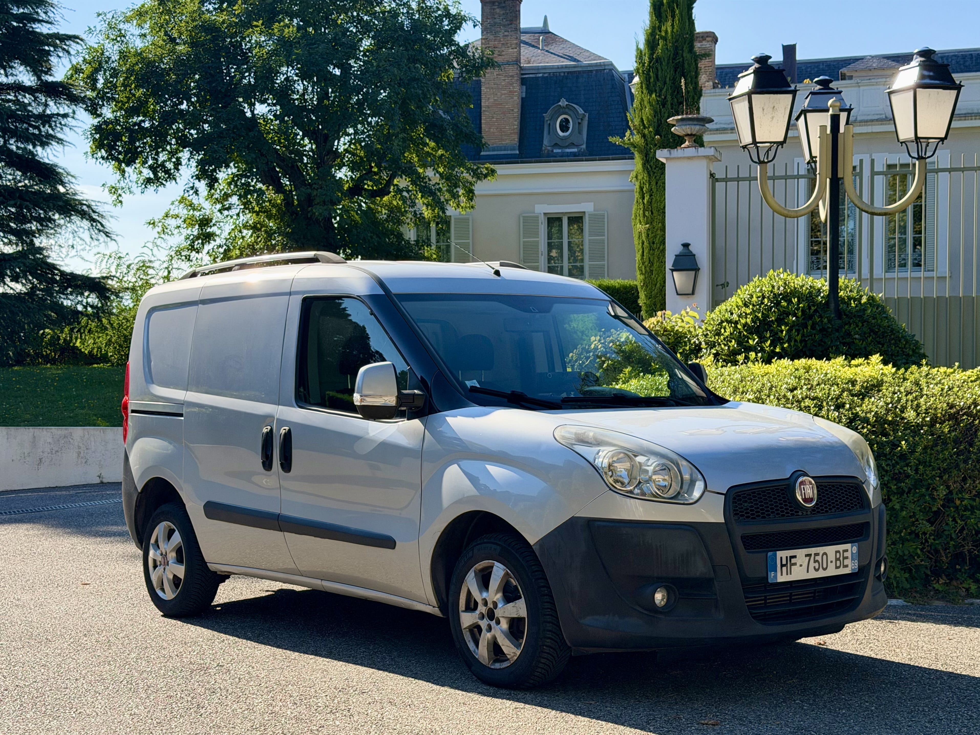 Fiat Doblo Business 1.6 HDI 90 cv boîte automatique CarPlay & Android play avec Climatisation